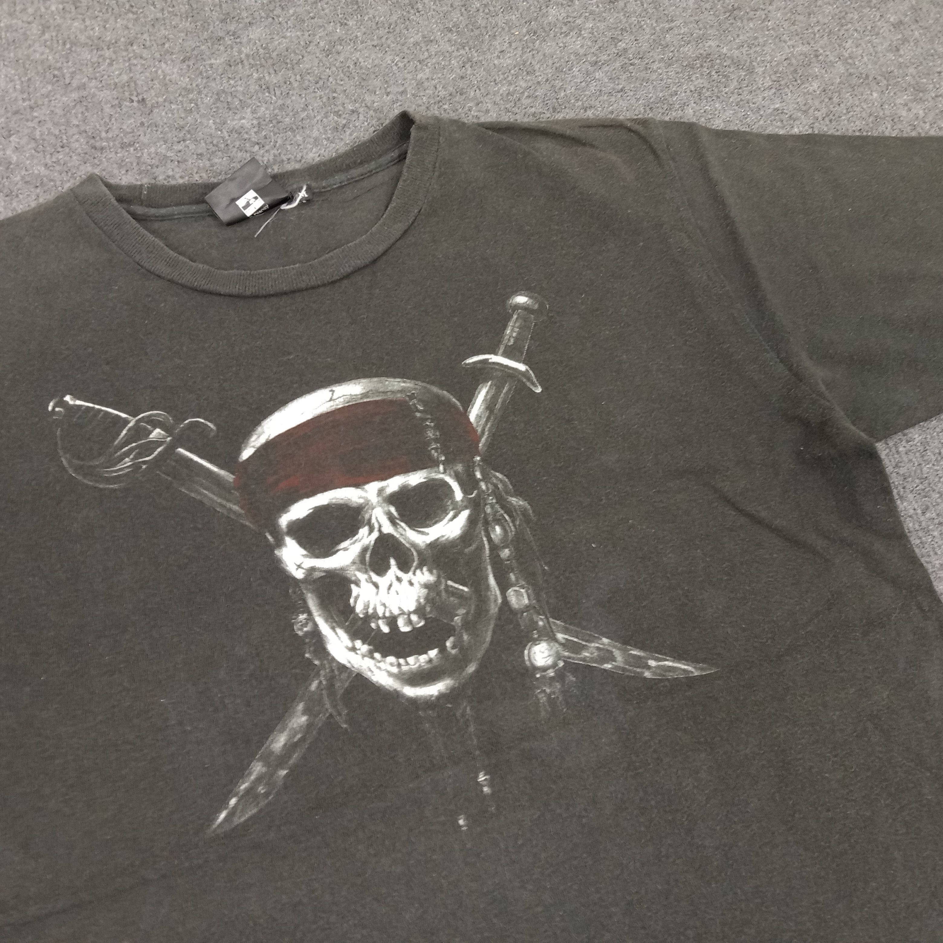 Disney Pirates Of The Caribbean American Movie Tshirt Size US M / EU 48-50 / 2 - 2 Thumbnail