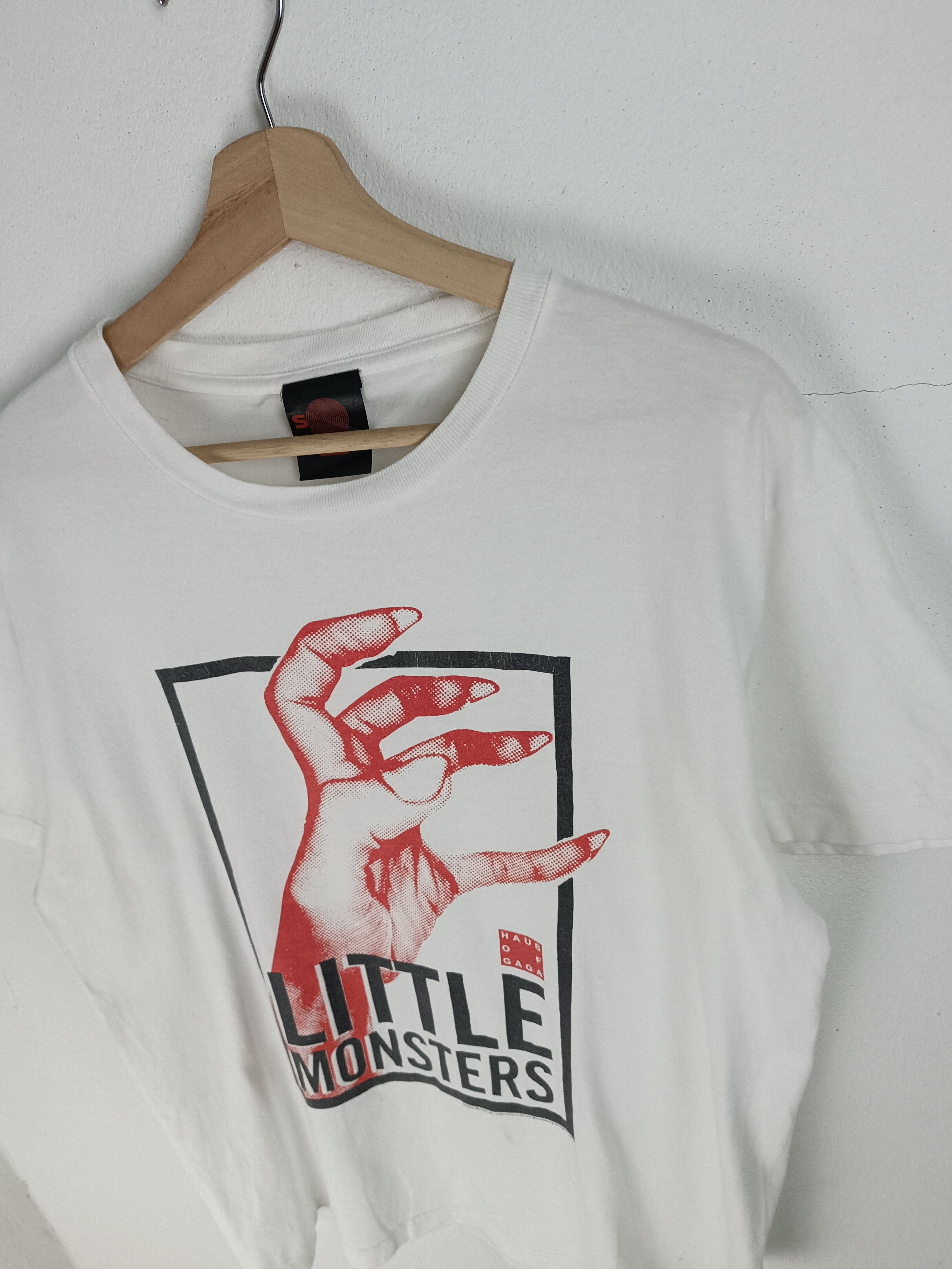 Vintage VINTAGE 2010 LADY GAGA LITTLE MONSTERS VERY RARE TEE Size US L / EU 52-54 / 3 - 7 Thumbnail