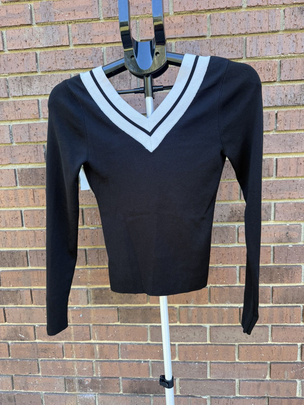 Express Express Fitted Tipped V-Neck Sweater Black White Winter Size XS / US 0-2 / IT 36-38 - 3 Thumbnail