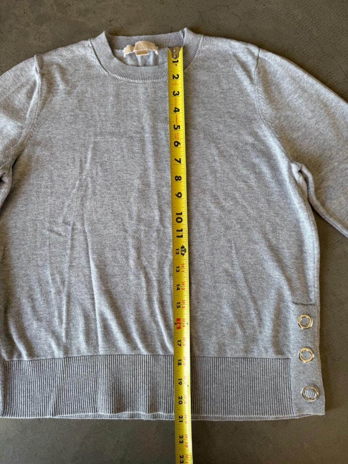 Michael Kors Michael Kors / Sweater Medium Button Detail Crewneck / Gray Size M / US 6-8 / IT 42-44 - 5 Thumbnail