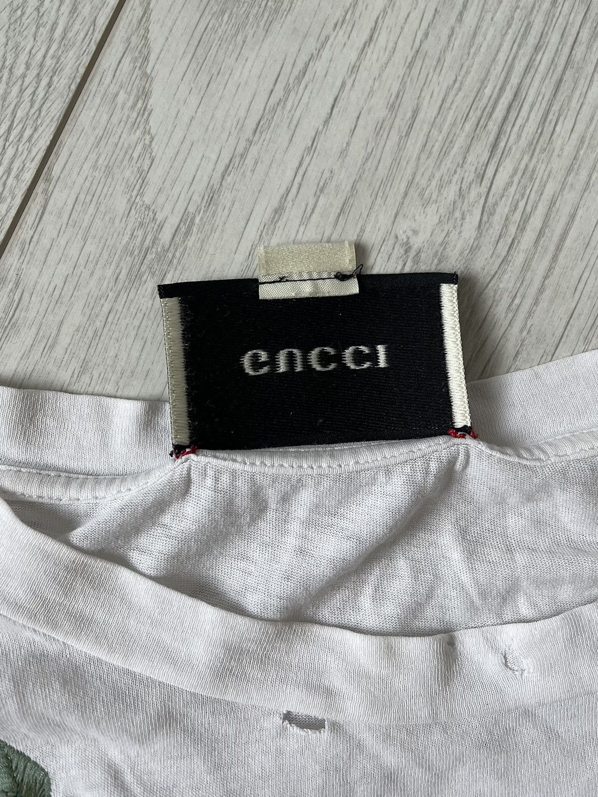 Gucci ★0% TAX★ GUCCI FLORAL-EMBROIDERED LOGO DISTRESSED COTTON TEE Size US M / EU 48-50 / 2 - 7 Thumbnail