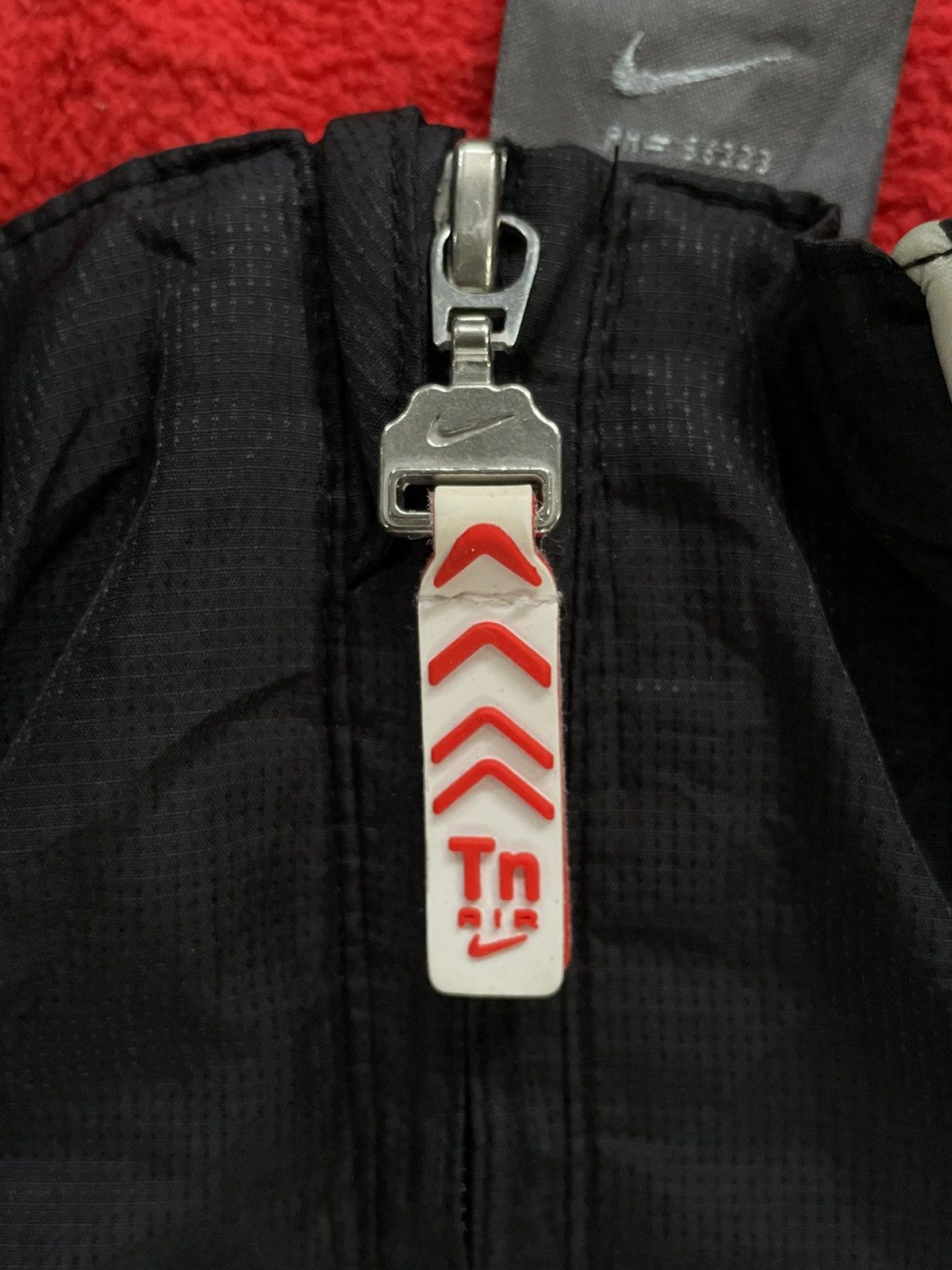 Nike Rare Nike TN Light Jacket Color Block Windbreaker Red Swoosh Size US XL / EU 56 / 4 - 10 Thumbnail
