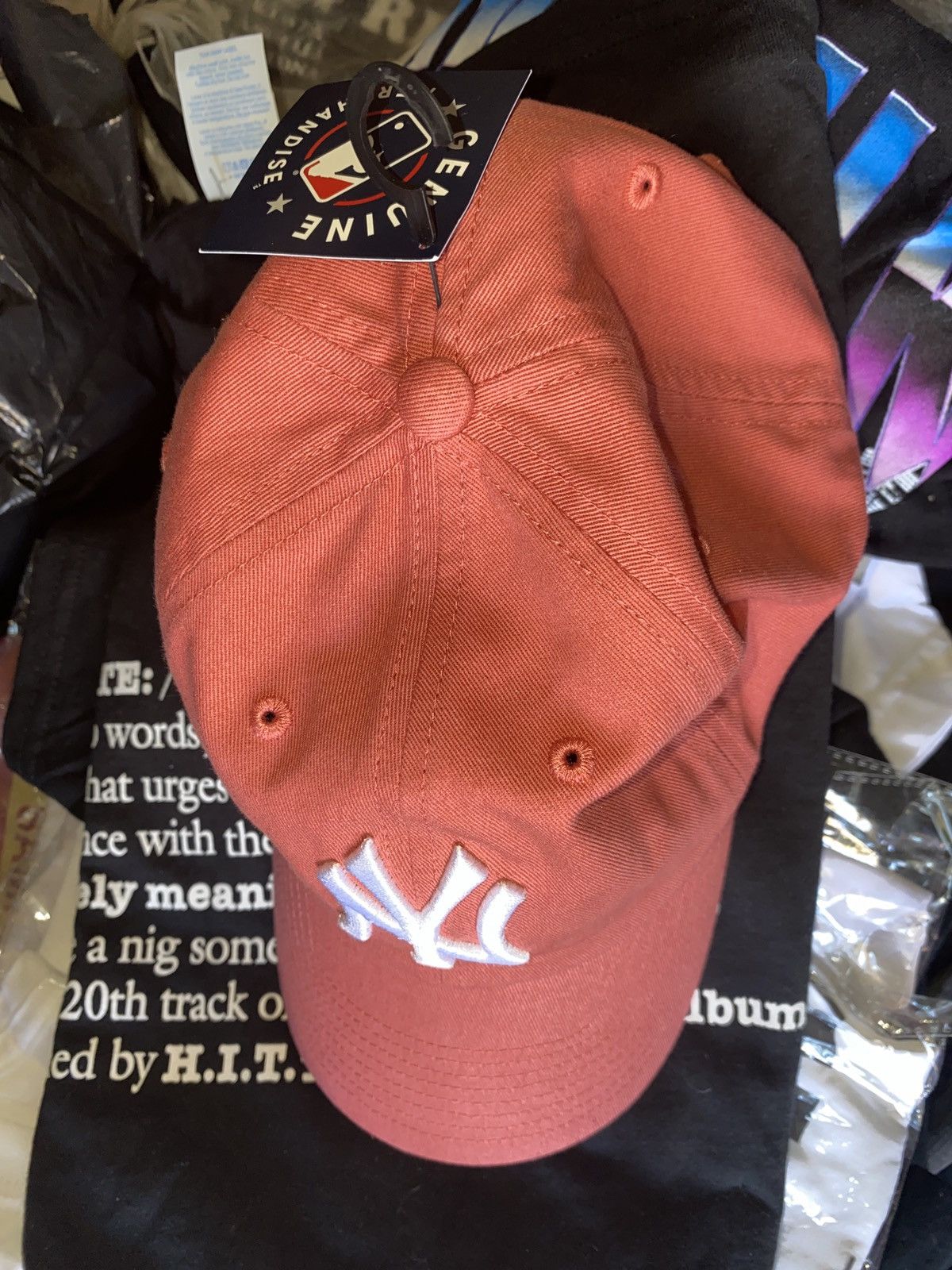 New York Yankees New york yankees Stylish red cap with a white NY logo. NEW Size ONE SIZE - 4 Thumbnail
