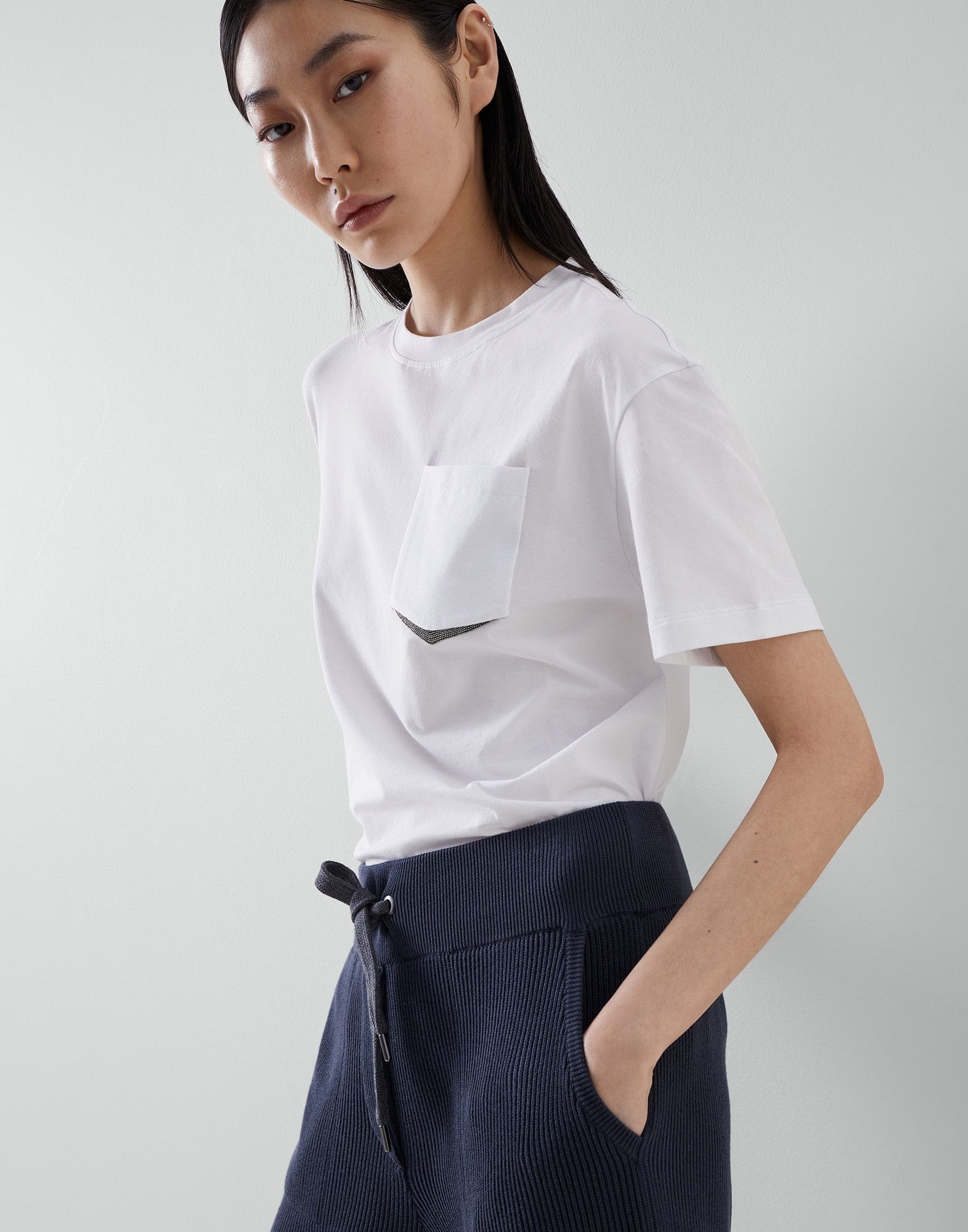 Brunello Cucinelli o1la1rc1a0325 T-Shirt With Monili Pocket in White Size S / US 4 / IT 40 - 3 Thumbnail