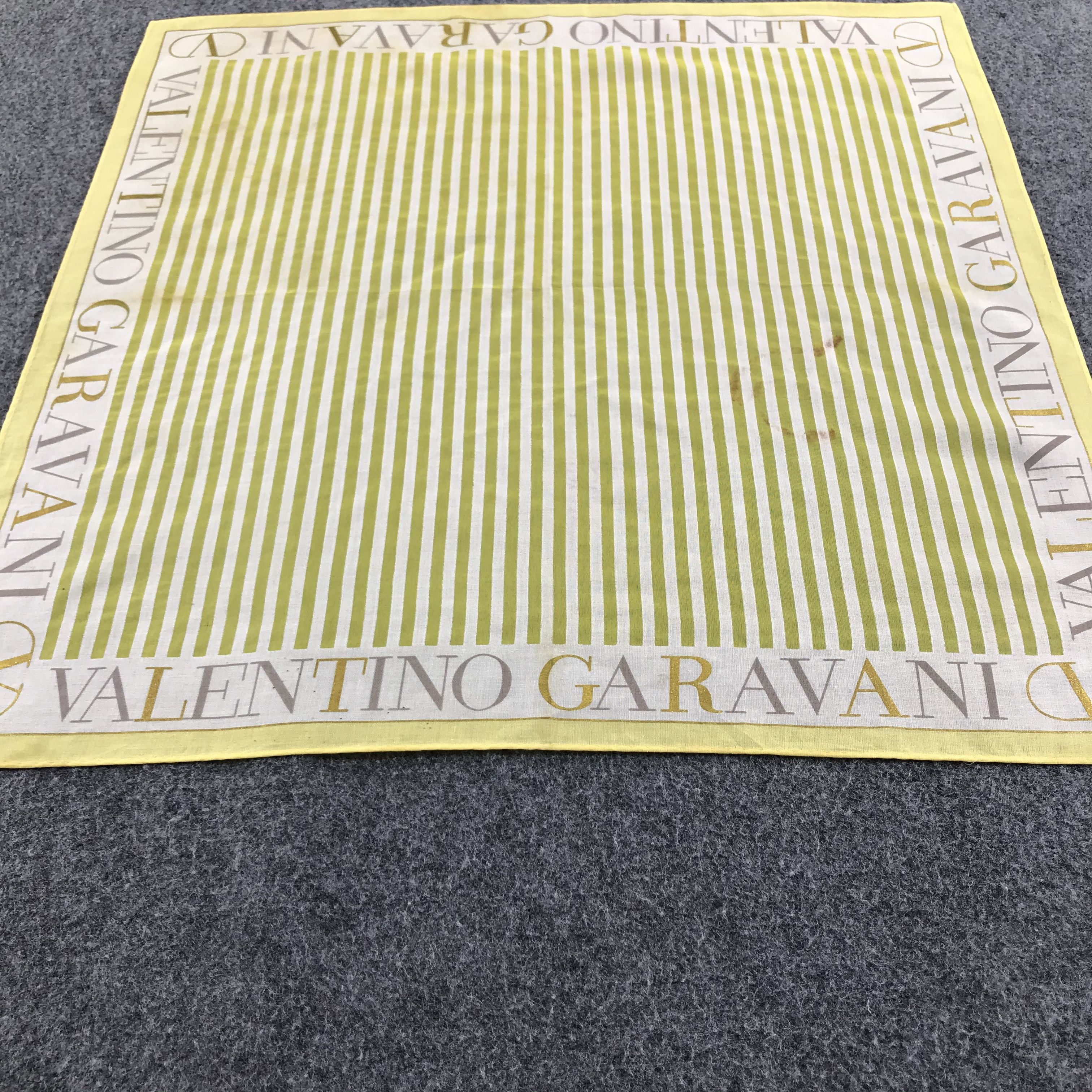 Japanese Brand Valentino Garavani Handkerchief Neckerchief Bandana H1267 Size ONE SIZE - 3 Thumbnail
