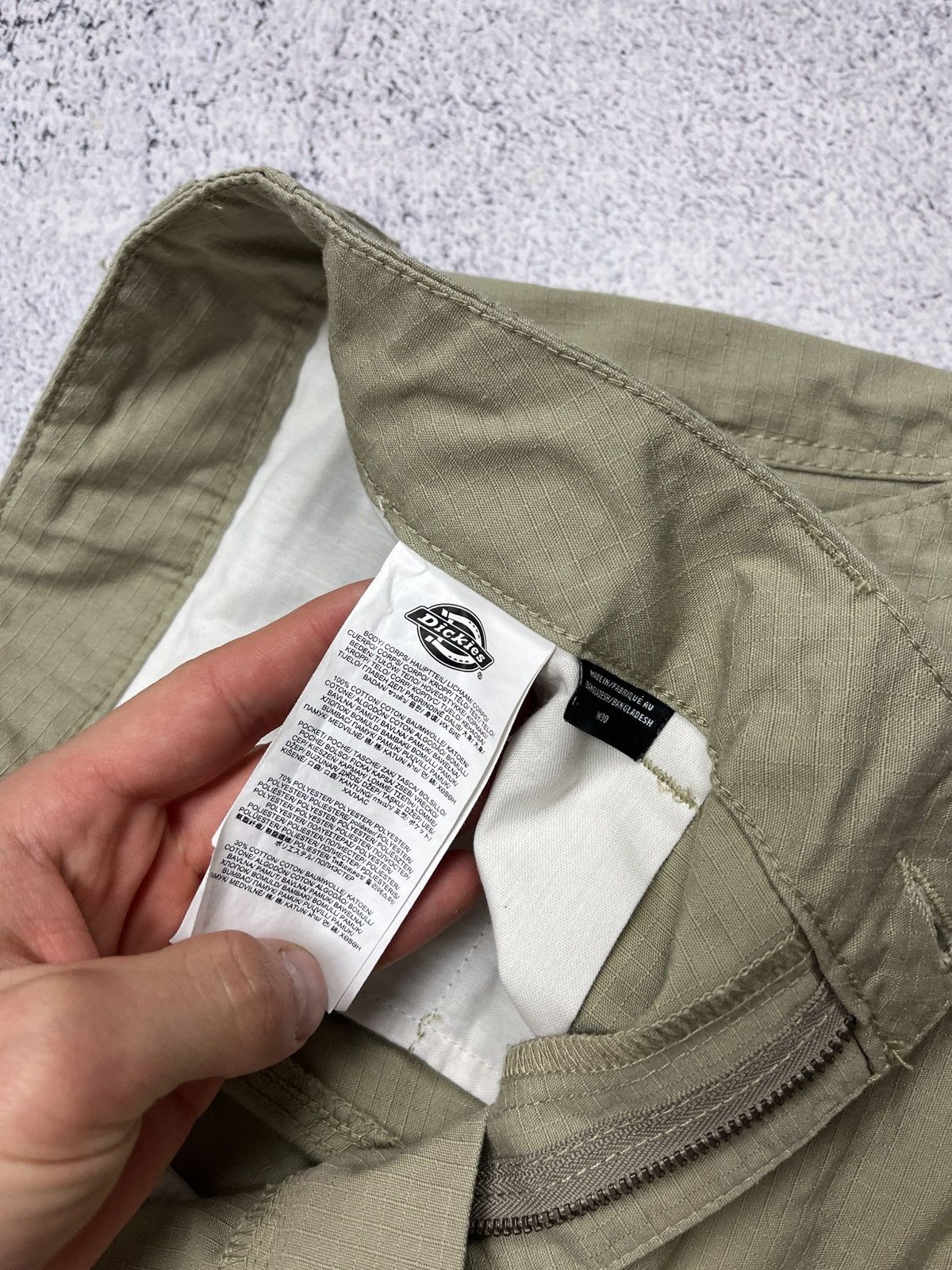 Dickies Crazy Vintage Y2K Dickies Cargo Shorts Baggy Workwear Skater Size US 30 / EU 46 - 11 Thumbnail