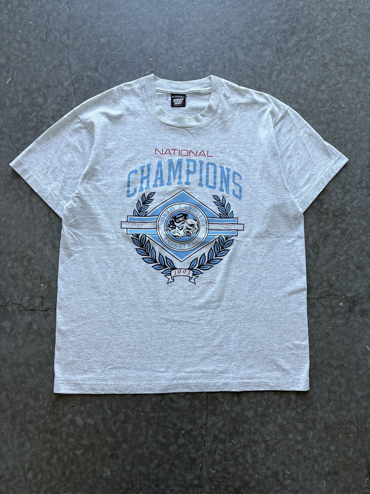 Vintage Vintage 90s UNC Tarheels Basketball Tee Screen Stars Best Size US XL / EU 56 / 4 - 1 Thumbnail