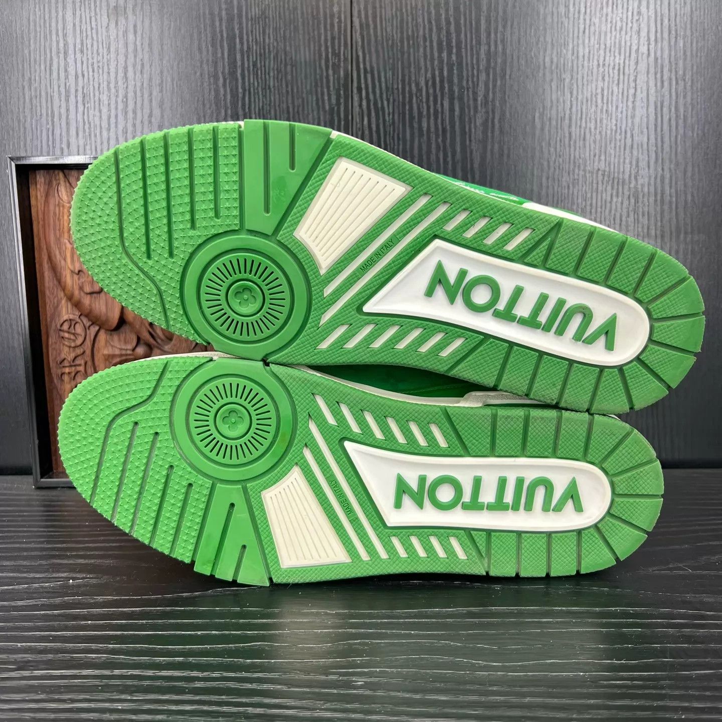 Louis Vuitton LV Trainer White Green Embossed 7.5/41.5 Worn 2x Size US 8.5 / EU 41-42 - 6 Thumbnail