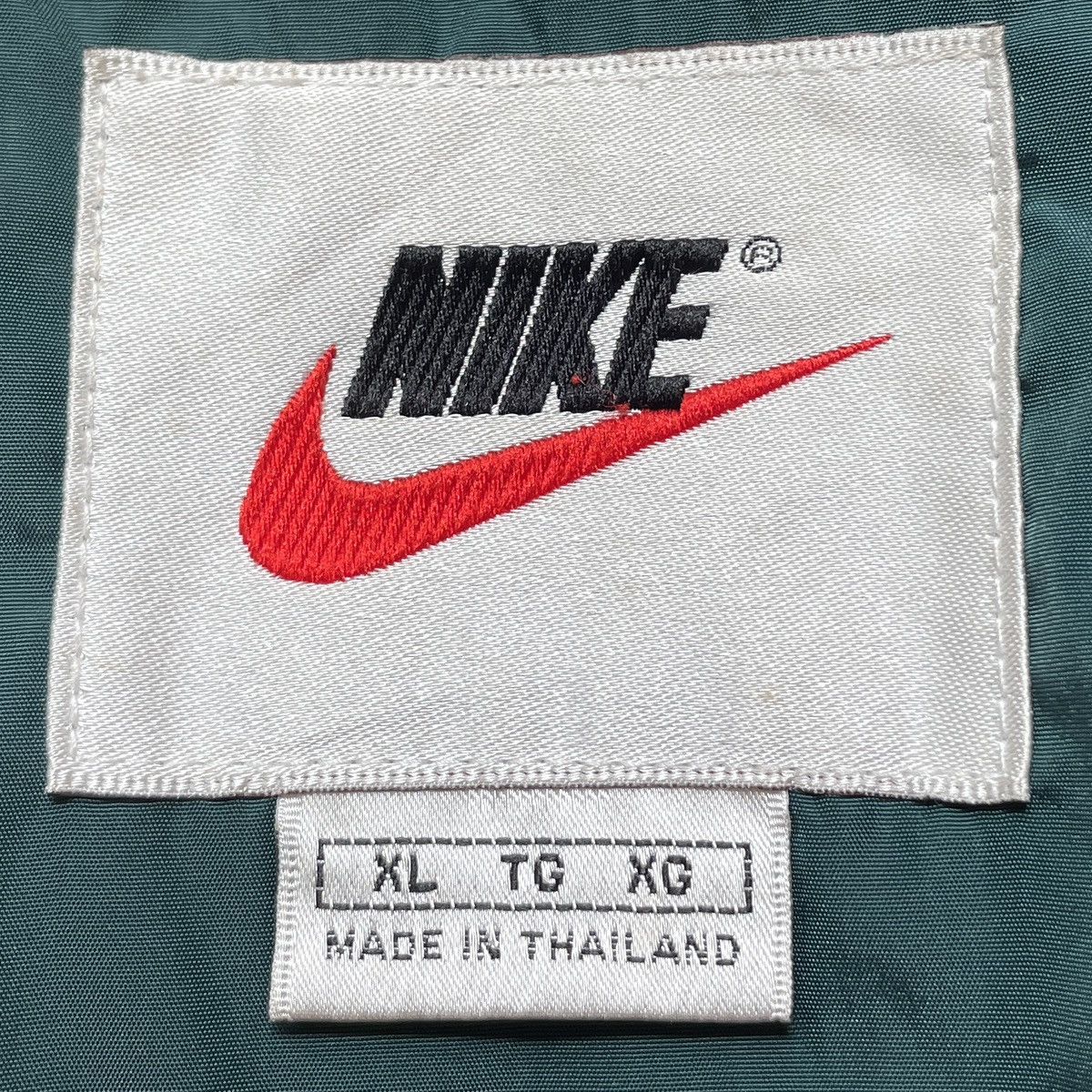 Vintage Vintage Brand Nike Windbreaker Nylon Jacket 1990s Size US XL / EU 56 / 4 - 10 Thumbnail