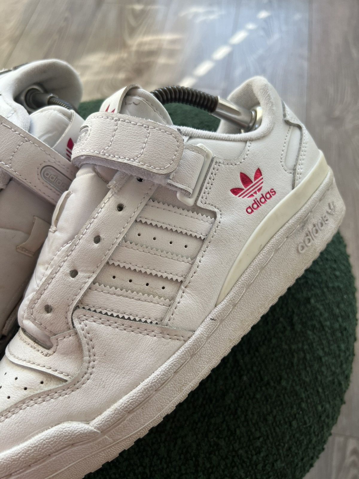 Adidas × Designer ‼️Vintage Adidas Forum Low Pink/White Sneakers‼️ Size US 7 / EU 40 - 5 Thumbnail