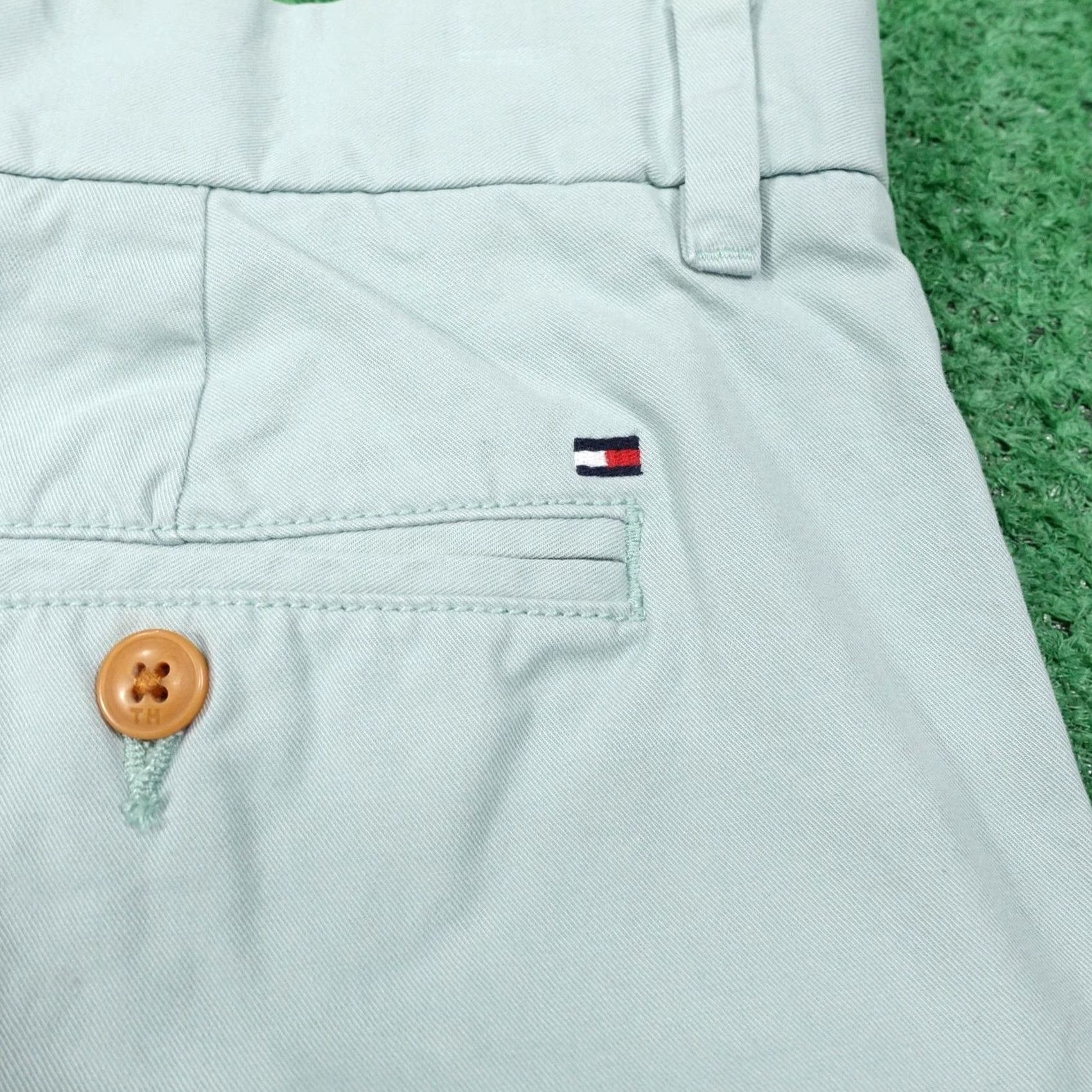 Tommy Hilfiger Tommy Hilfiger Shorts Mens 36 Green Chino Classic Fit 100% Cotton Inseam 10 Pockets Slim/Flat Front Casual Size US 36 / EU 52 - 4 Thumbnail