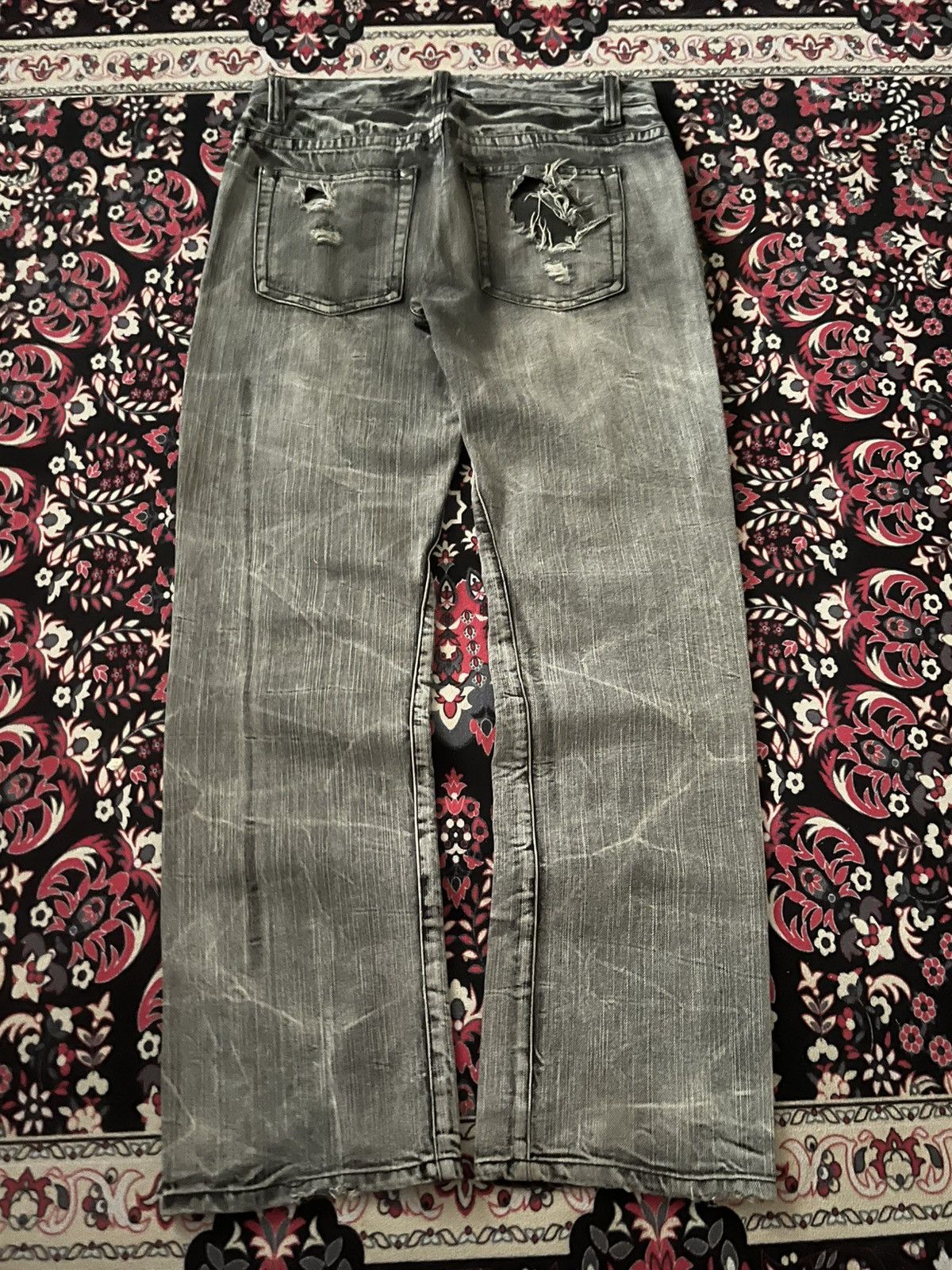 Le Grande Bleu (L.G.B.) ⚡️Trashed⚡️Vintage Japan Grunge Light Grey Distressed Jeans Size US 33 - 2 Thumbnail
