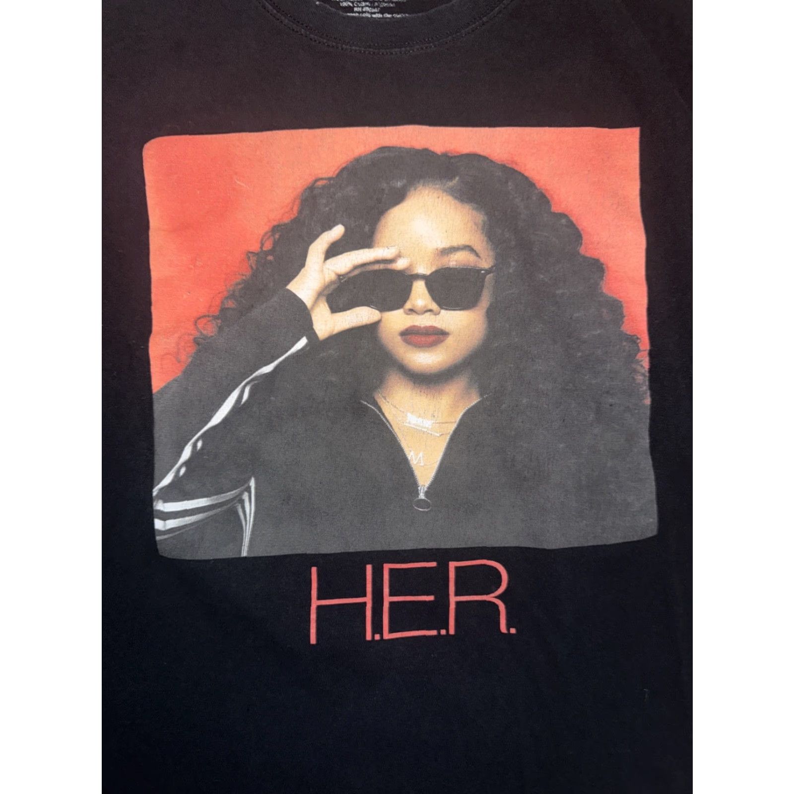 Vintage H.E.R. Photograph T-Shirt Black Large Mens 20x25.5 Regular Size L Shirt Size US L / EU 52-54 / 3 - 2 Thumbnail