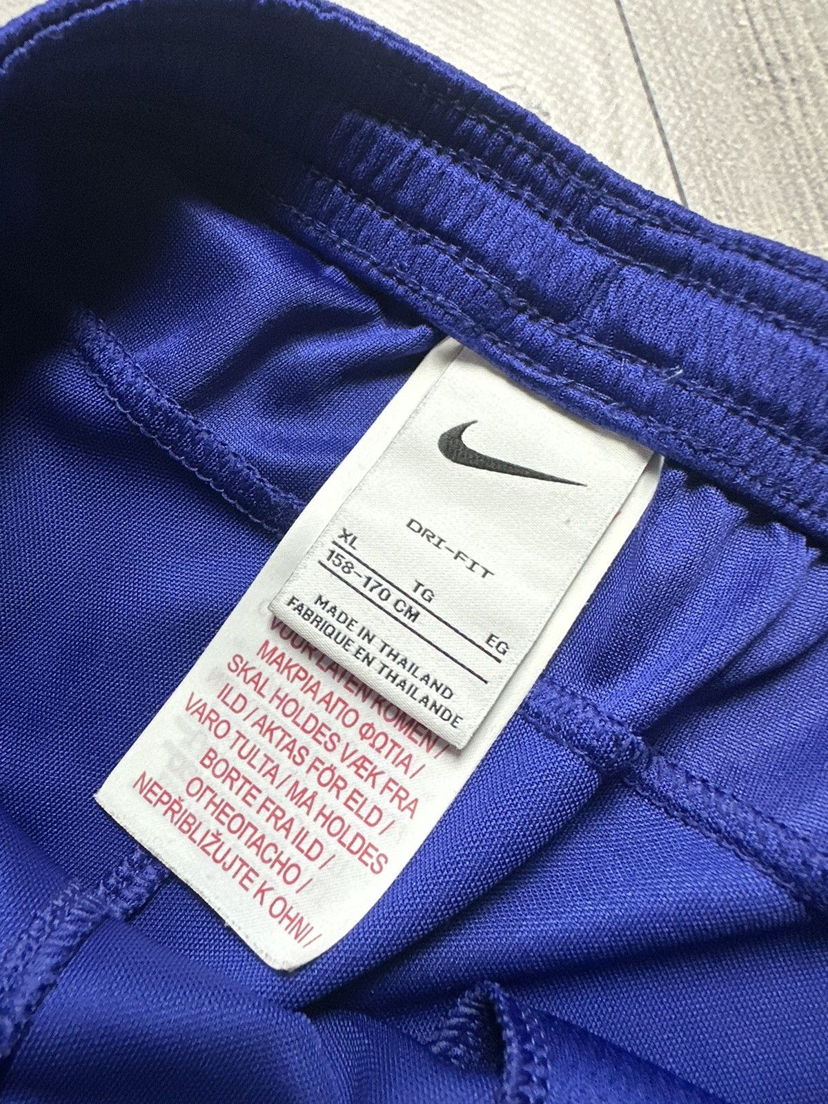 Nike Nike Barcelona soccer shorts size Xs rare logo Size US 28 / EU 44 - 6 Thumbnail