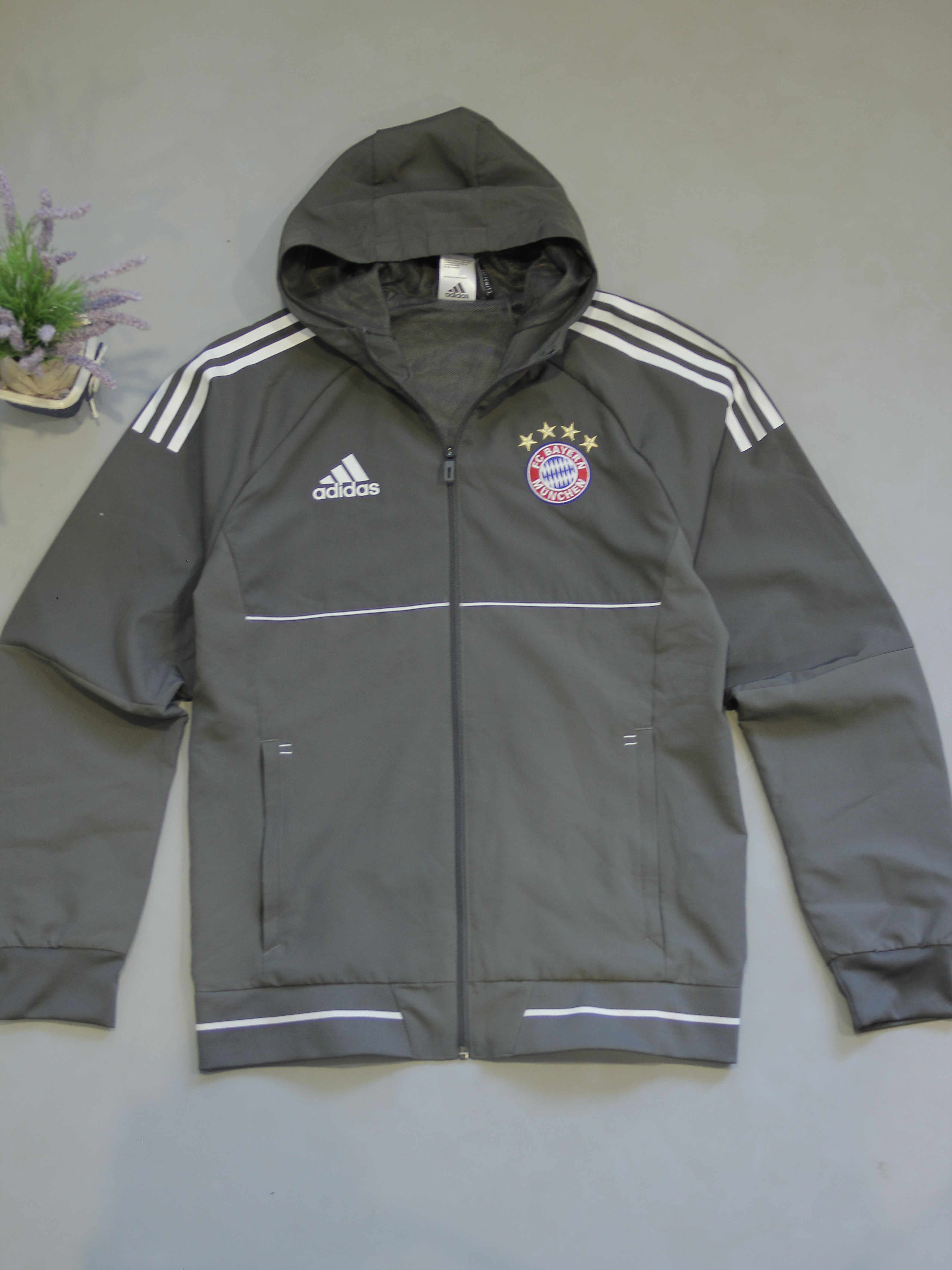 New Rare cheapest & Unique Adidas FC Bayern Munchen Germany Sports Athletic Jacket, XXL