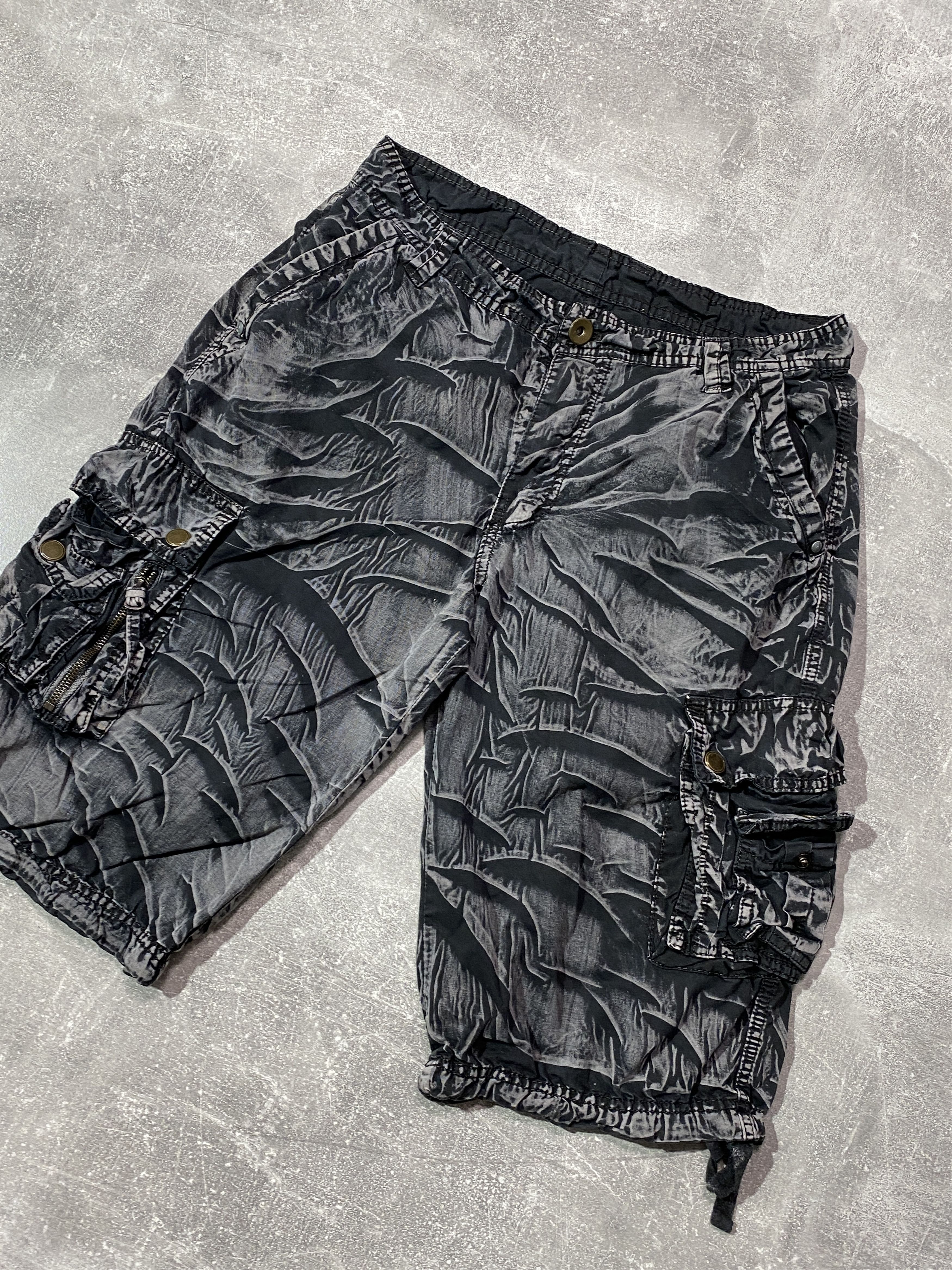 Japanese Brand Vintage Y2K Dark Washed Cargo Shorts Size US 32 / EU 48 - 2 Thumbnail