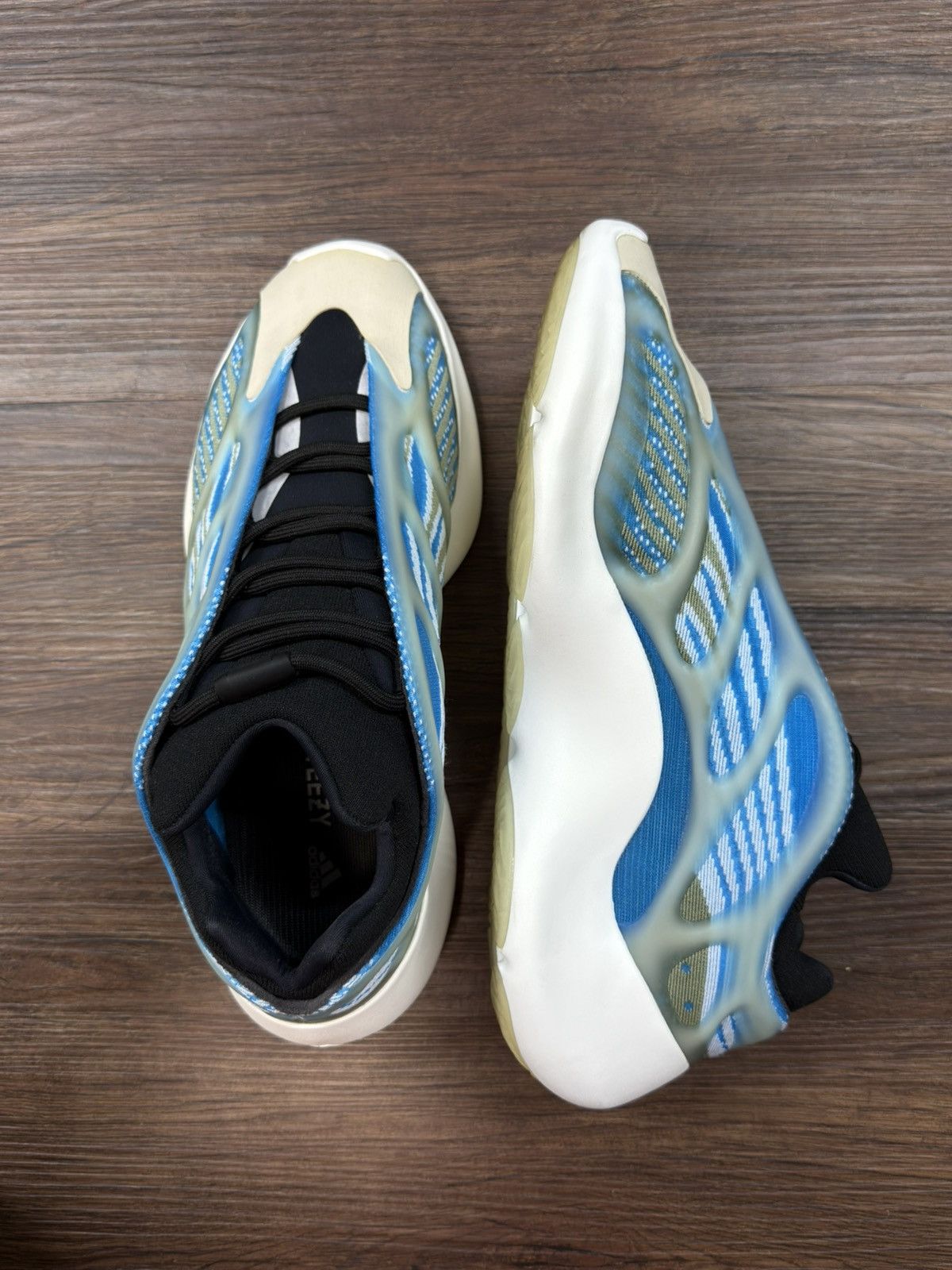 Yeezy Yeezy 700 v3 Arzareth 10US Size US 10 / EU 43 - 7 Thumbnail