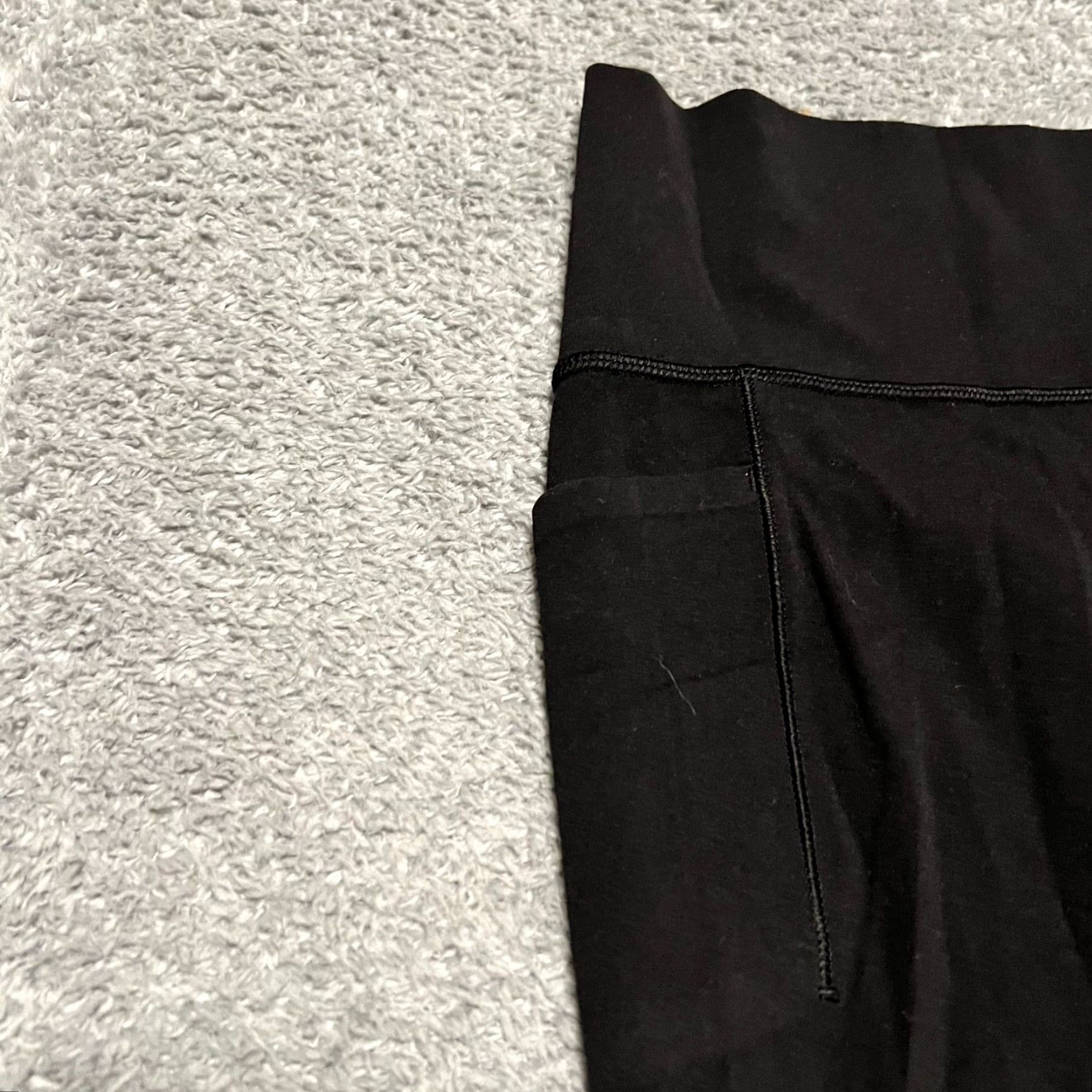 Athleta Athleta Leggings Womens XS Black Cropped Salutation Stash Pocket Size 26" / US 2 / IT 38 - 2 Thumbnail