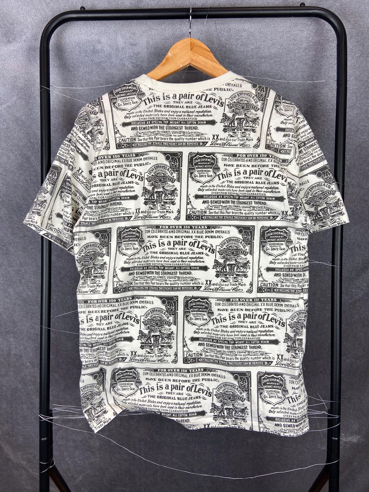 Levi's Levi’s S White Full Print Label Graphic Tee Vintage Style Size US S / EU 44-46 / 1 - 4 Thumbnail