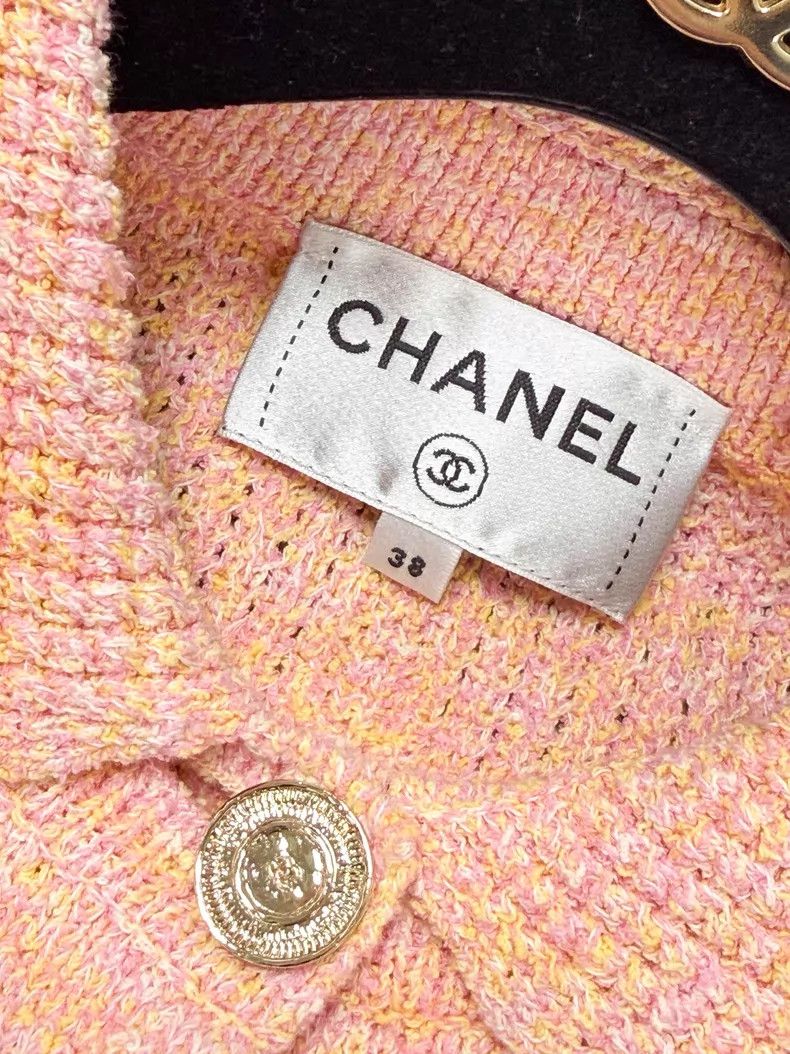 Chanel Chanel Mixed-colour badge silhouette knitted cardigan jack Size XS / US 0-2 / IT 36-38 - 4 Thumbnail