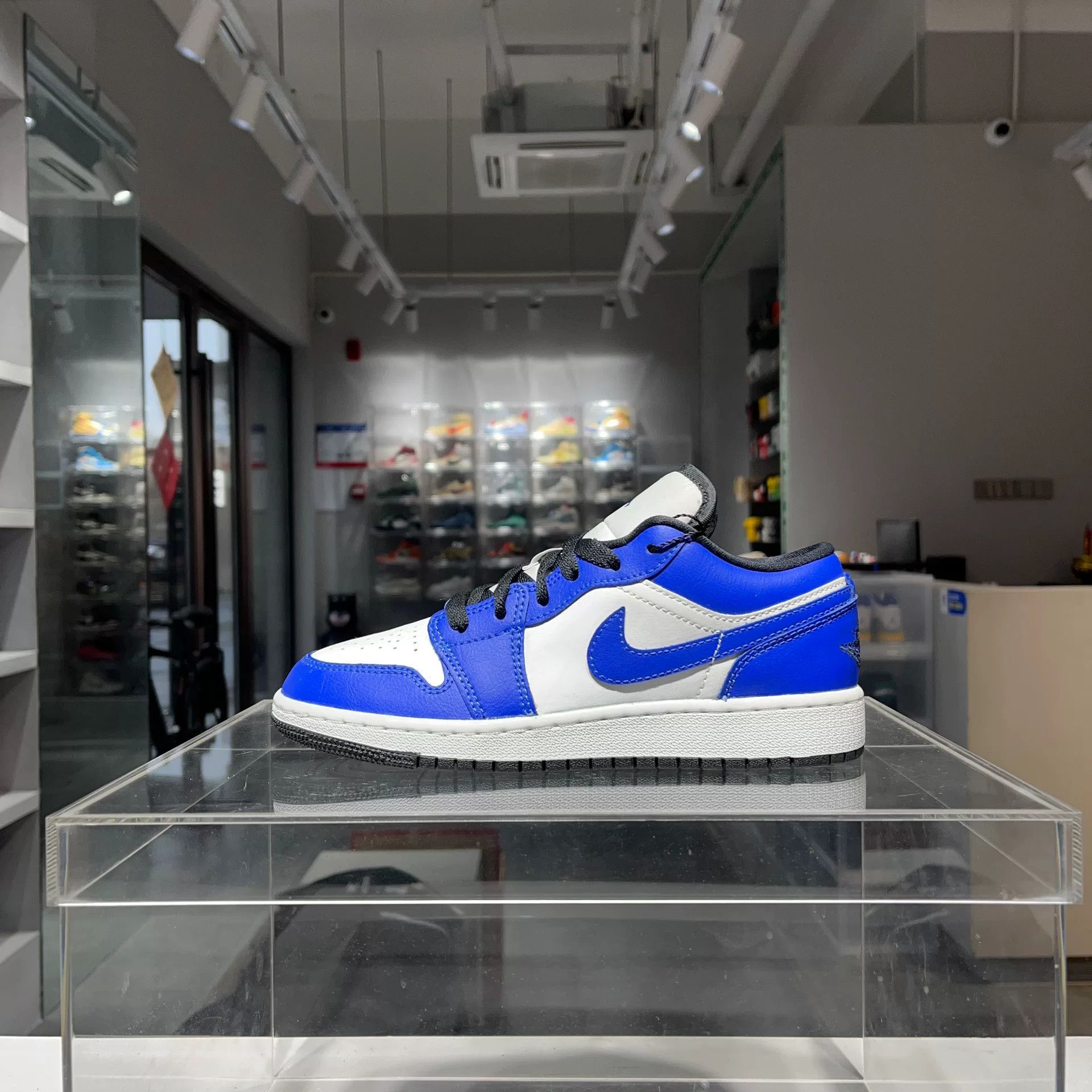Nike Nike Blue Lowtop Sneakers 36 Men Size US 5 / EU 37 - 1 Thumbnail