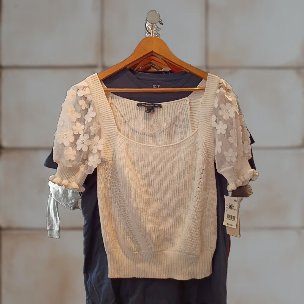French Connection French Connection Ladies Floral White Top Lace Sleeves NWT Size L Size L / US 10 / IT 46 - 1 Thumbnail