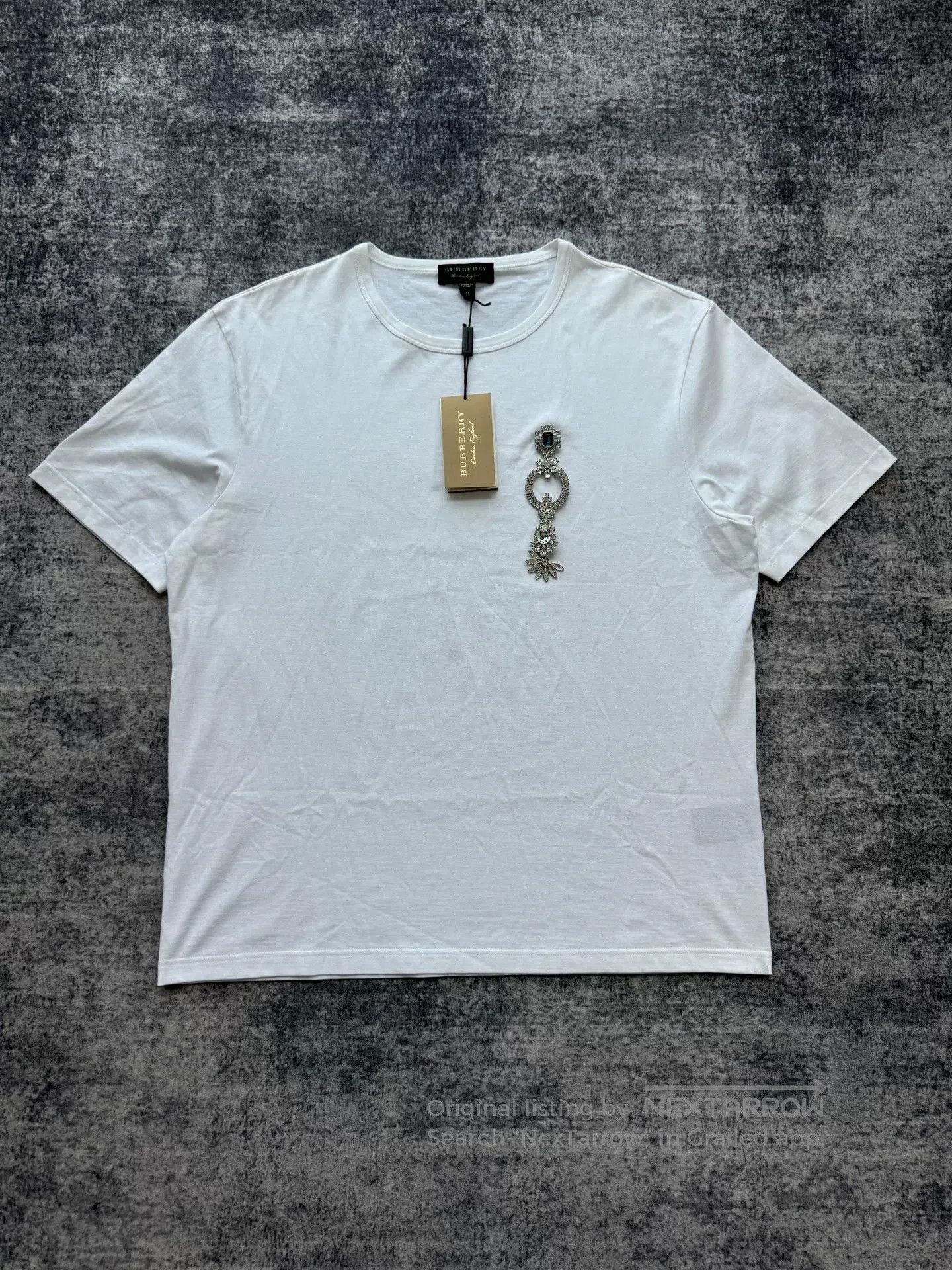 Burberry Burberry White Rhinestone Pendant Short Sleeve Top. Size M / US 6-8 / IT 42-44 - 1 Thumbnail