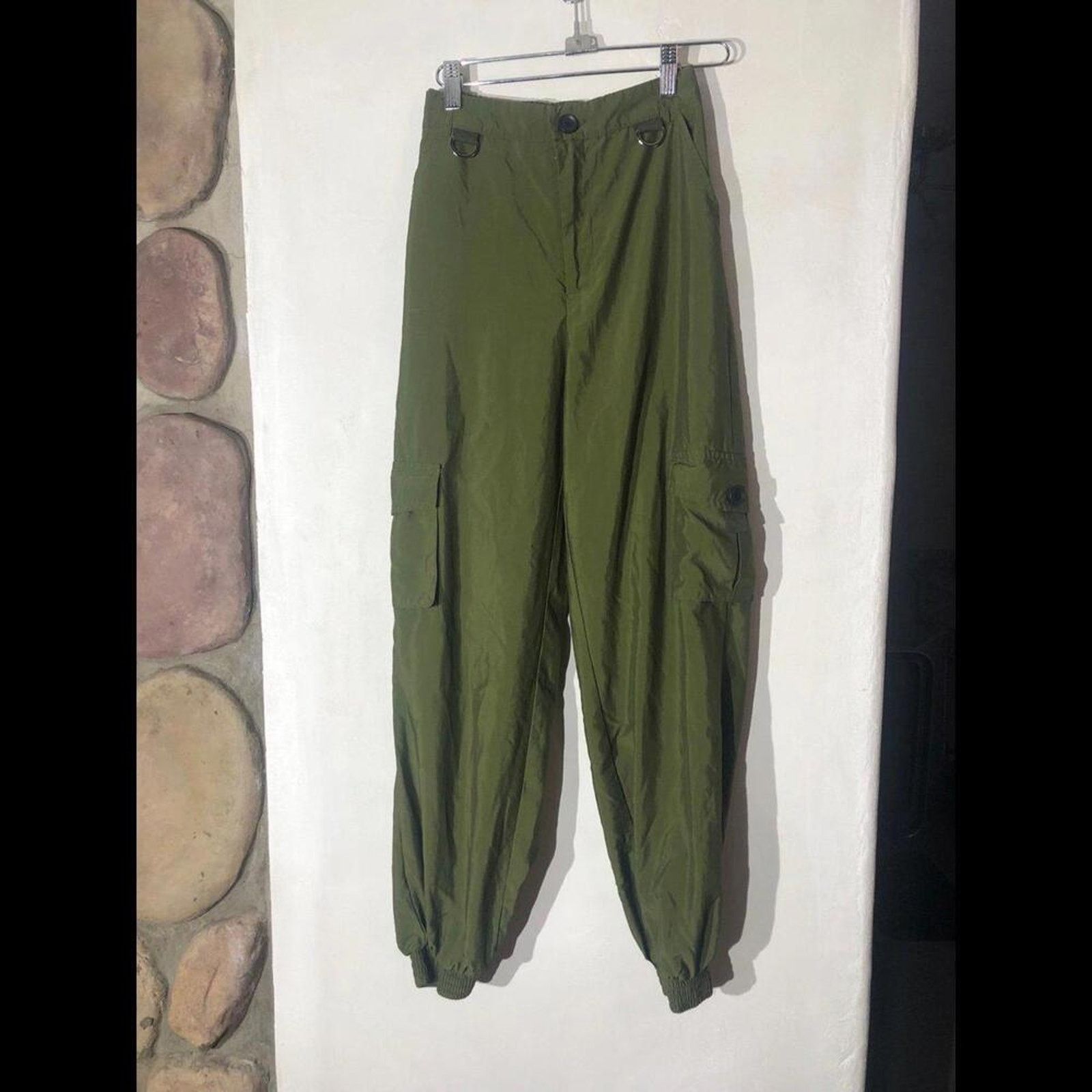 & Other Stories Green cargo pants with side pockets and loop rings at waist Size 25" / US 0 / IT 36 - 1 Thumbnail