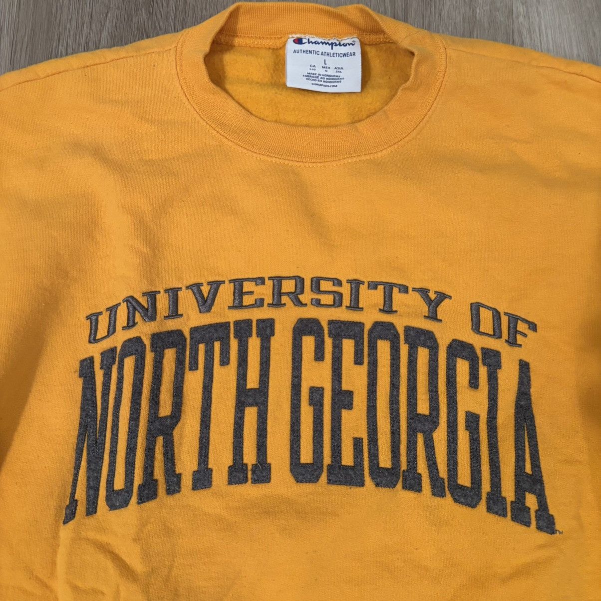 Champion Yellow Vintage champion crewneck Size US L / EU 52-54 / 3 - 2 Thumbnail