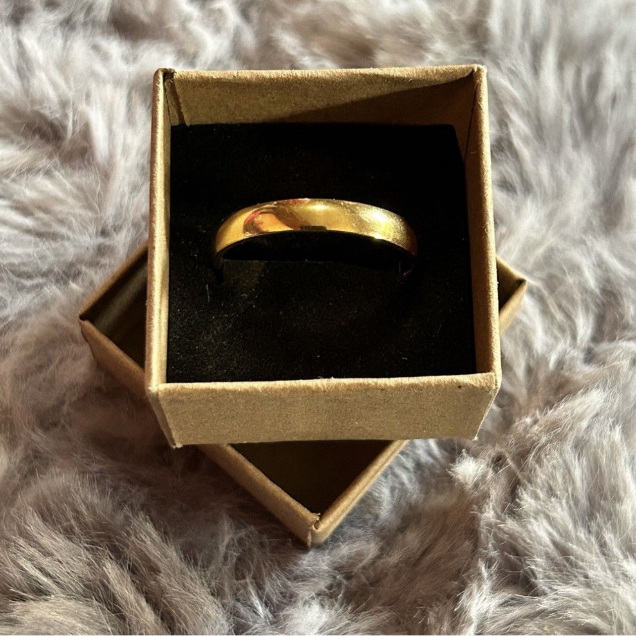 Jewelry Men’s 18kt solid yellow gold 4mm classic dome band NIB 13.5 Size ONE SIZE - 1 Thumbnail