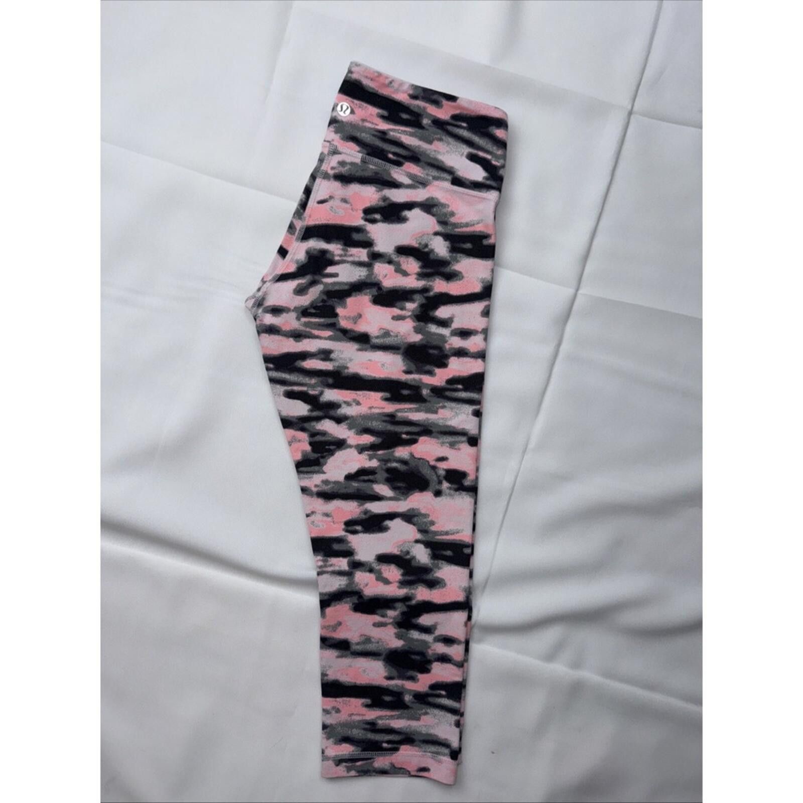 Lululemon Lululemon Pink Black Gray Camo Leggings Size 30" / US 8 / IT 44 - 3 Thumbnail