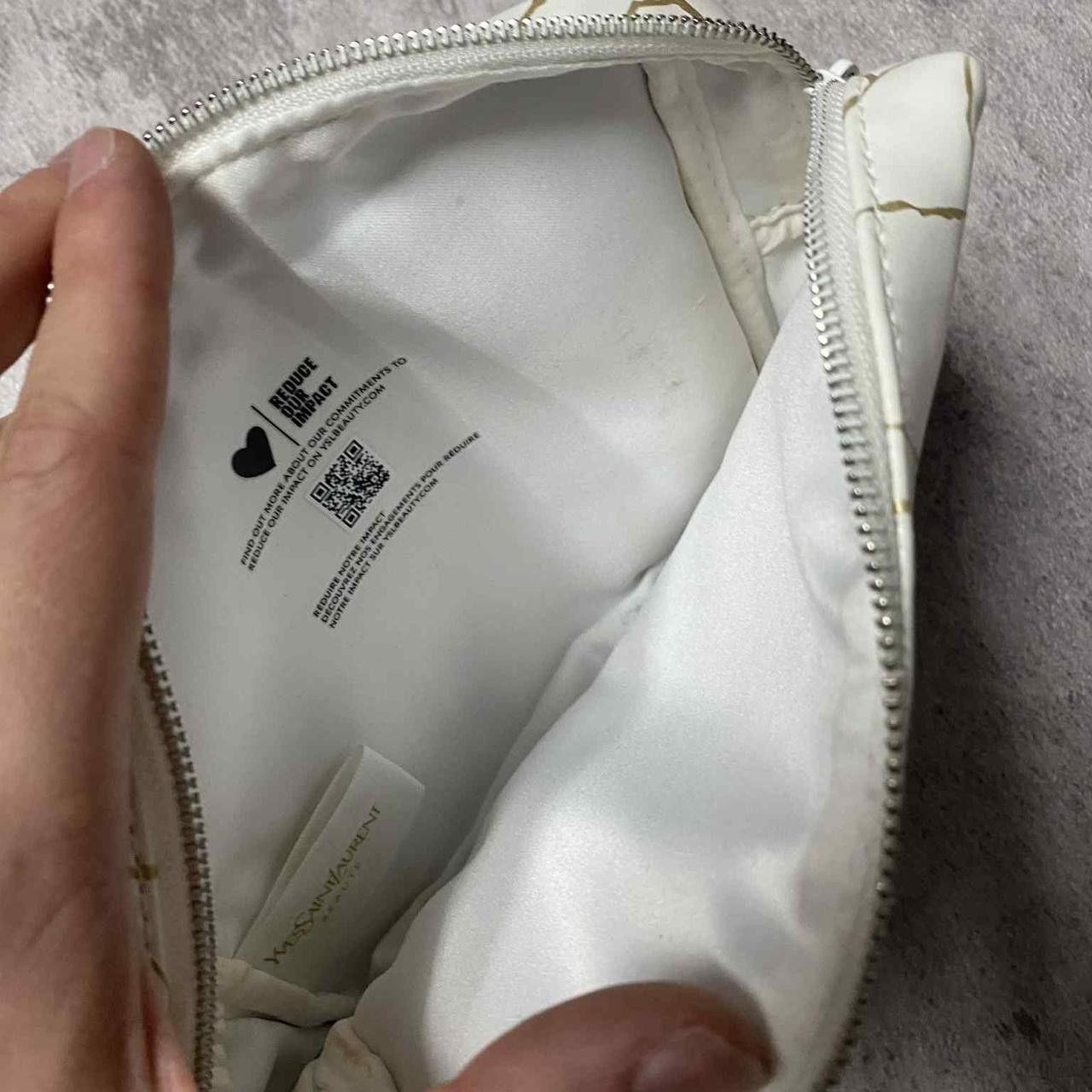 Other White and gold makeup bag #makeupessentials Size ONE SIZE - 3 Thumbnail