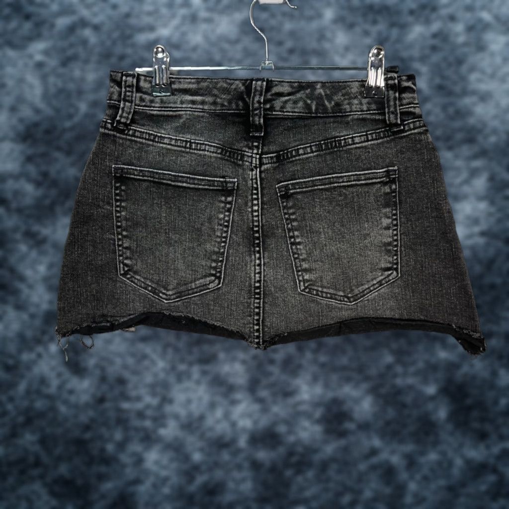 Banana Republic Banana Republic Skirt Womens 0 Tall Distressed Black Denim Mini Raw Hem Short 8/10 Summer Spring Girls Womens Size 25" / US 0 / IT 36 - 1 Thumbnail