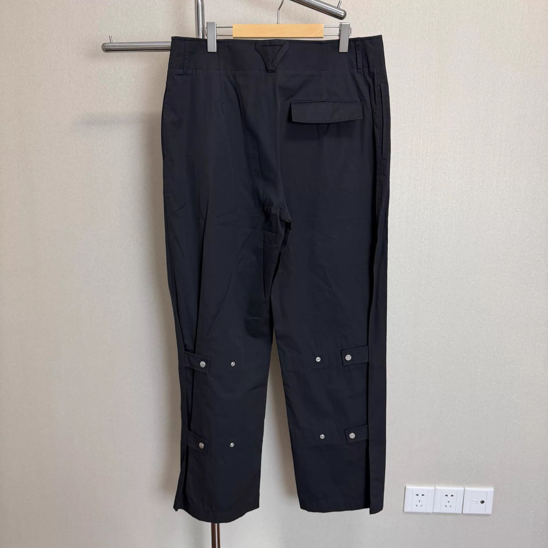 Bottega Veneta Bottega Veneta Men's Black Cargo Pants Button-Tie Detail Size US 36 / EU 52 - 2 Thumbnail