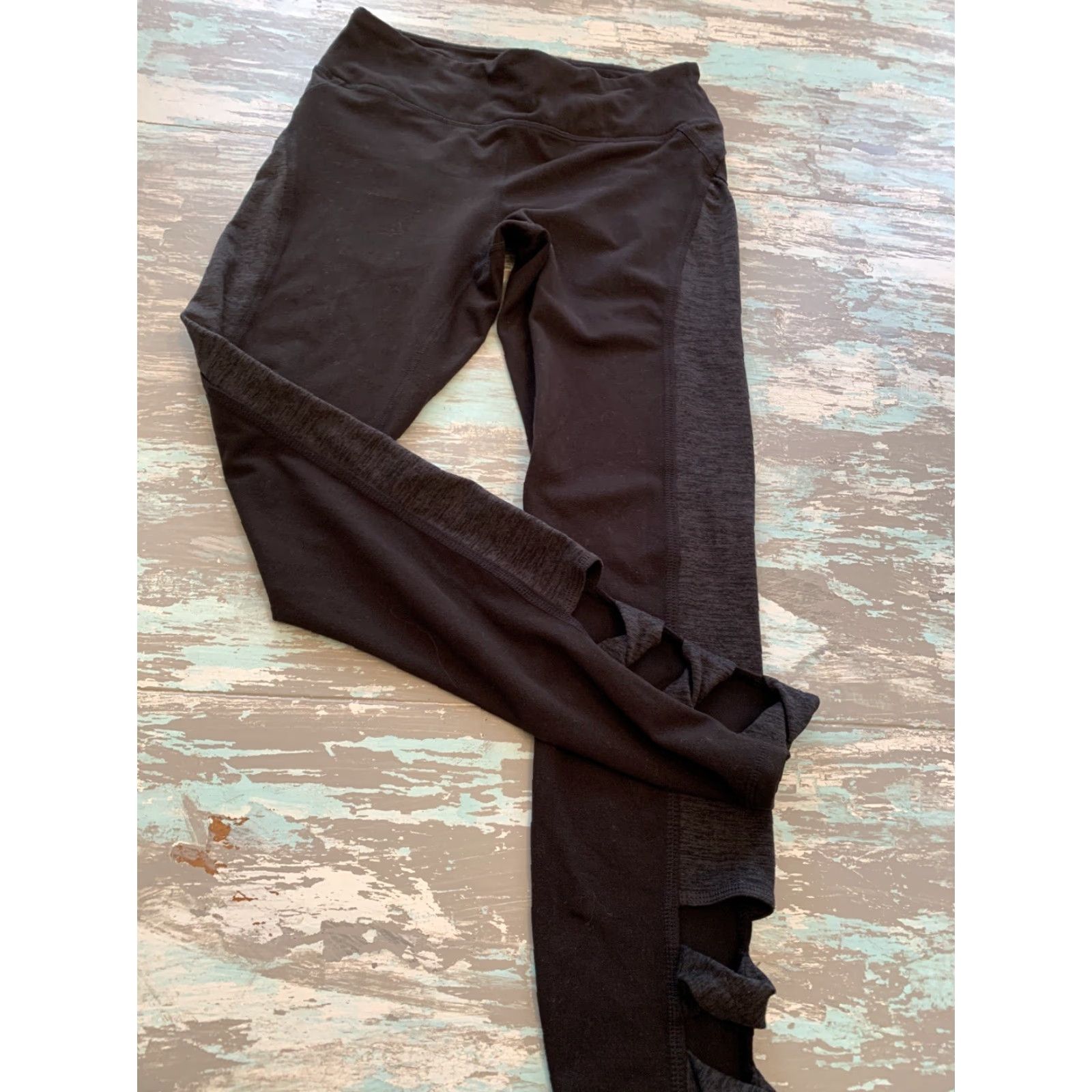 Vintage VINTAGE Small Gaiam Women's Black Gray Activewear Leggings Twist Detail Hem Size 27" / US 4 / IT 40 - 3 Thumbnail