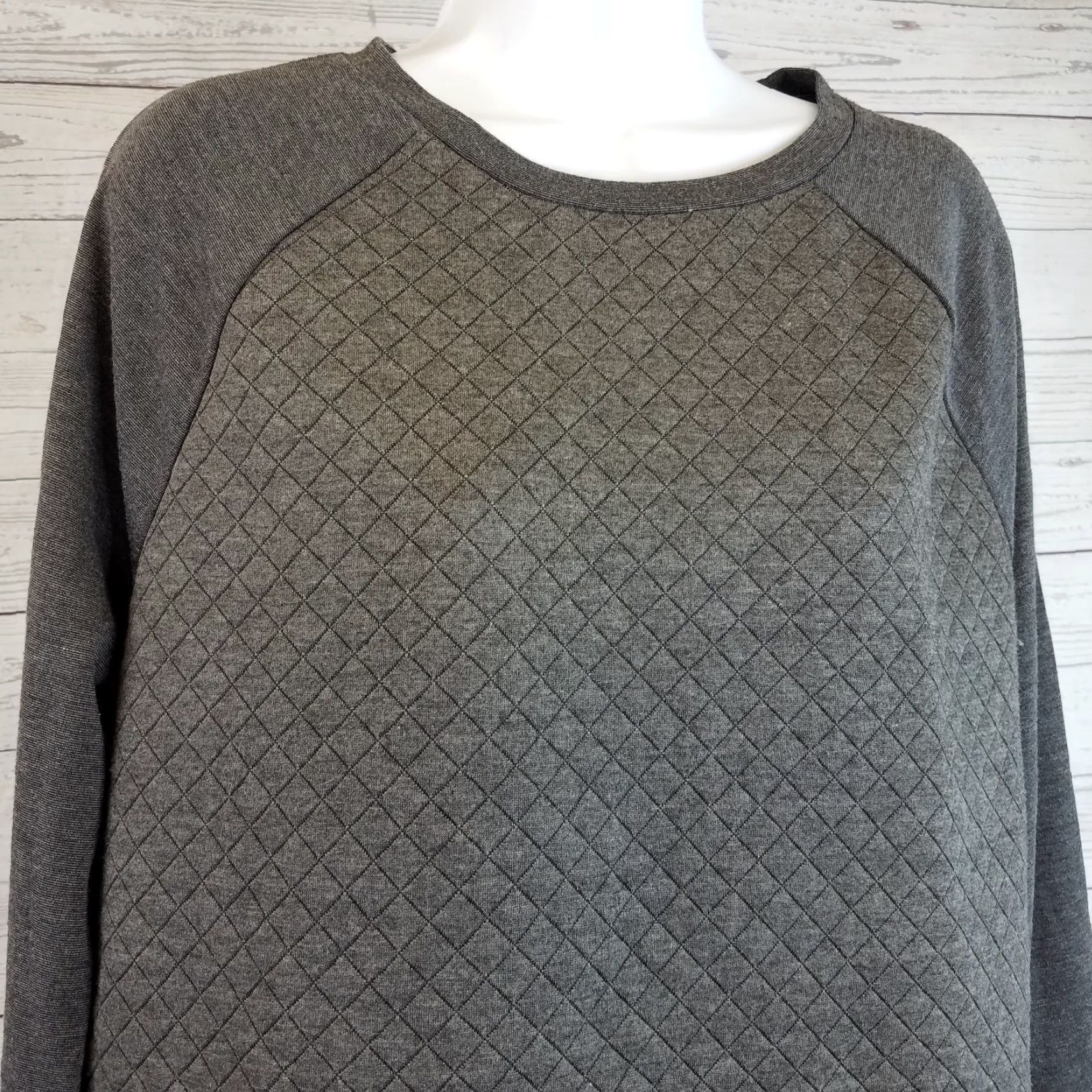 Old Navy Old Navy Womens Long Sleeve Blouse Sz L Gray Pullover Top - Polyester Blend, 88/12 - 22x22.5x26.5 Measurements, Regular, Womens Size L / US 10 / IT 46 - 4 Thumbnail