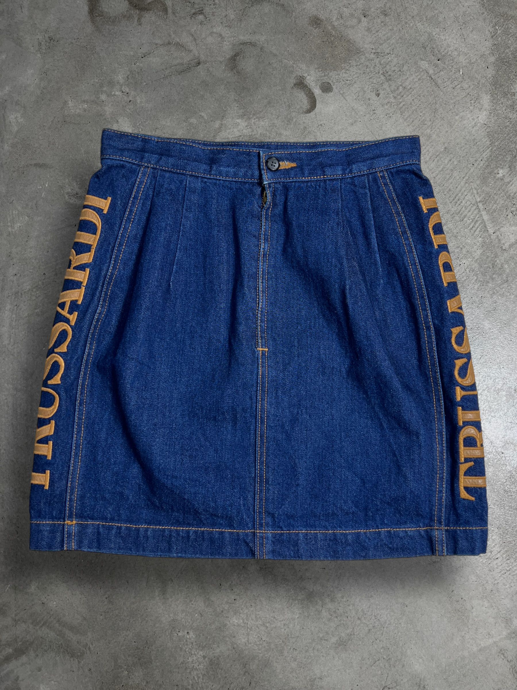 Trussardi × Vintage Vintage 90s Trussardi Embroidery Mini Skirt GTMPT612 Size 26" / US 2 / IT 38 - 1 Thumbnail