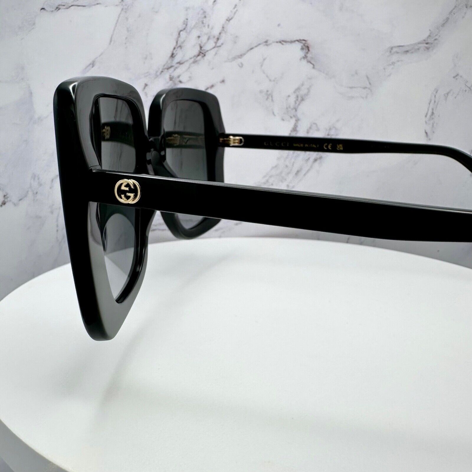 New Gucci Sunglasses Black Square Gold Interlocking GG