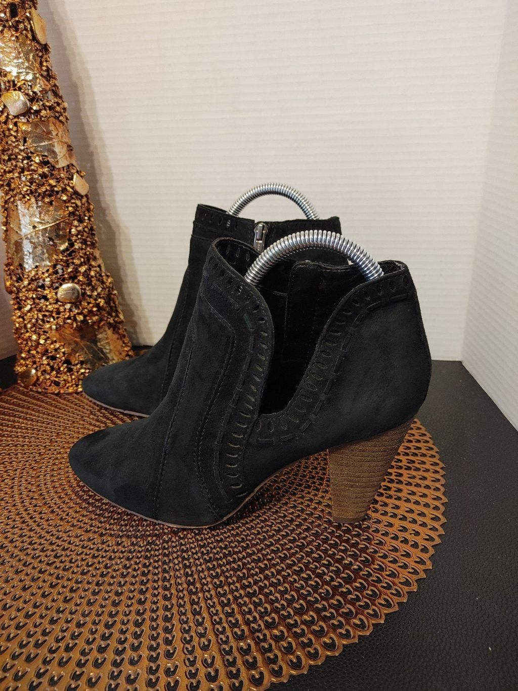 Vince Camuto Vince Camuto Fileana Suede Booties Size 8M Size US 8 / IT 38 - 3 Thumbnail