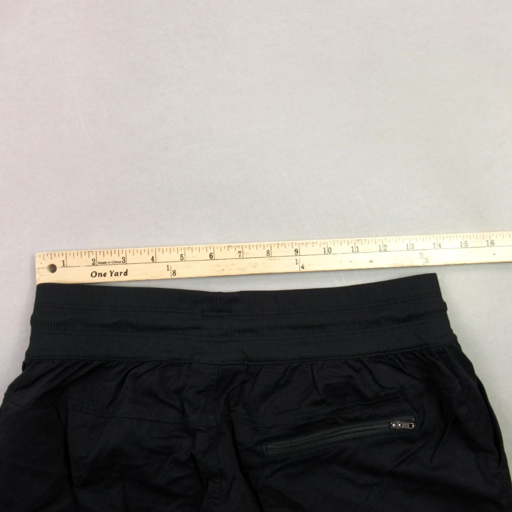 The North Face North Face Shorts Womens Small Black Lightweight Activewear Workout Pockets Size 28" / US 6 / IT 42 - 6 Thumbnail