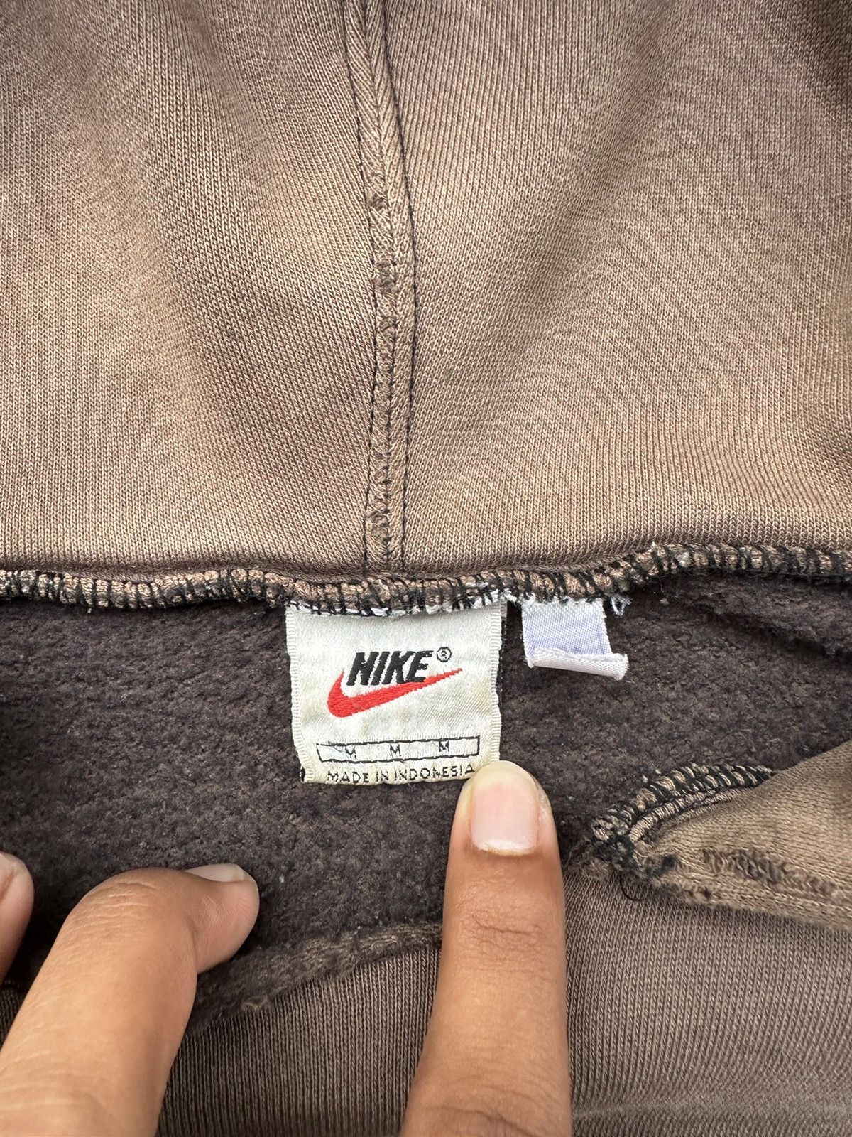 Nike Vintage THRASHED NIKE Center Logo Grunge Baggy Hoodie Size US L / EU 52-54 / 3 - 8 Thumbnail