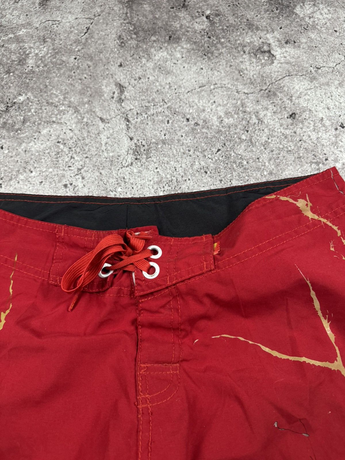 Quiksilver VINAGE QUICKSILVER Y2K FIRE GOLD TREE GRAPHIC SHORTS BILLA Size US 34 / EU 50 - 3 Thumbnail
