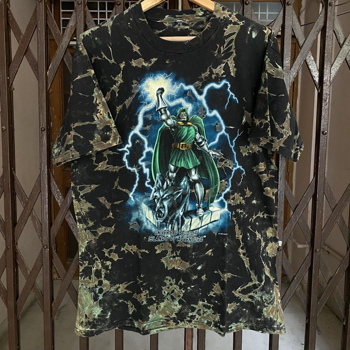 Marvel Comics Vintage 1999 Marvel Doctor Doom Universal Studio AOP T shirt Size US M / EU 48-50 / 2 - 1 Thumbnail