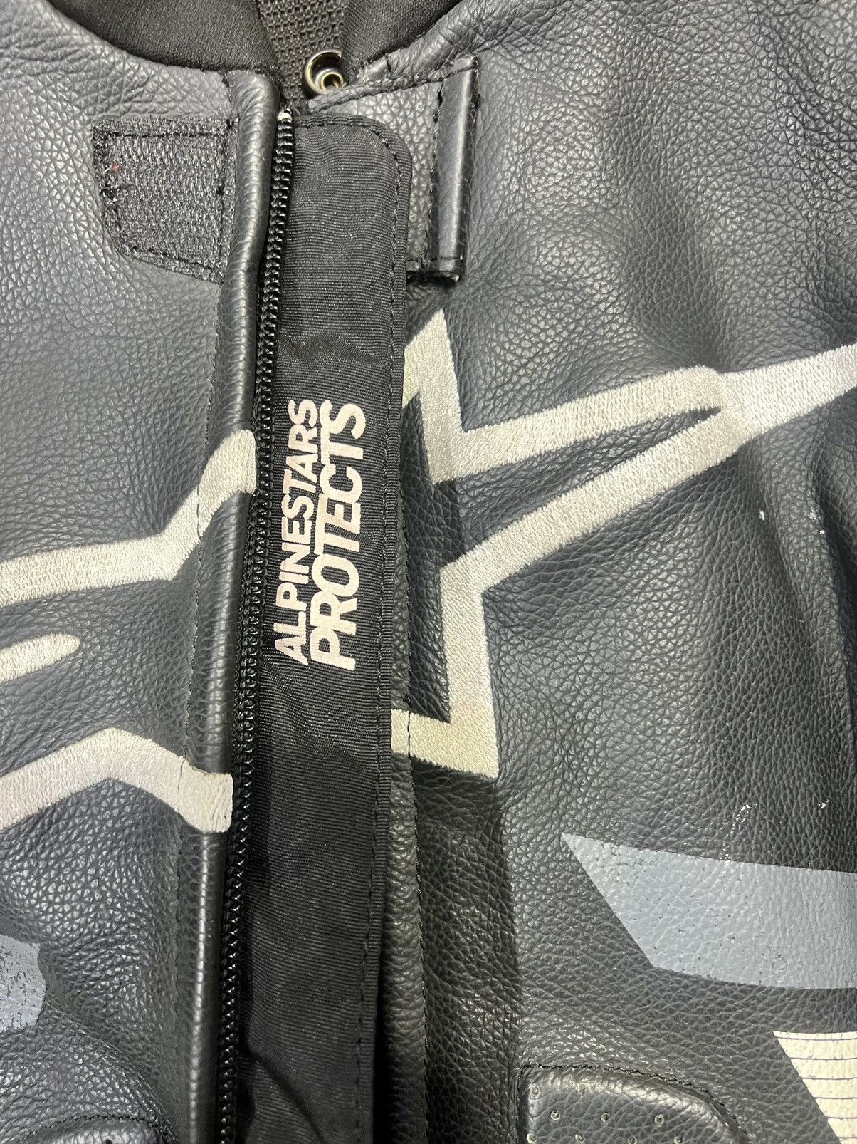 Alpinestars Alpinestars leather Riding jacket Size US L / EU 52-54 / 3 - 23 Thumbnail