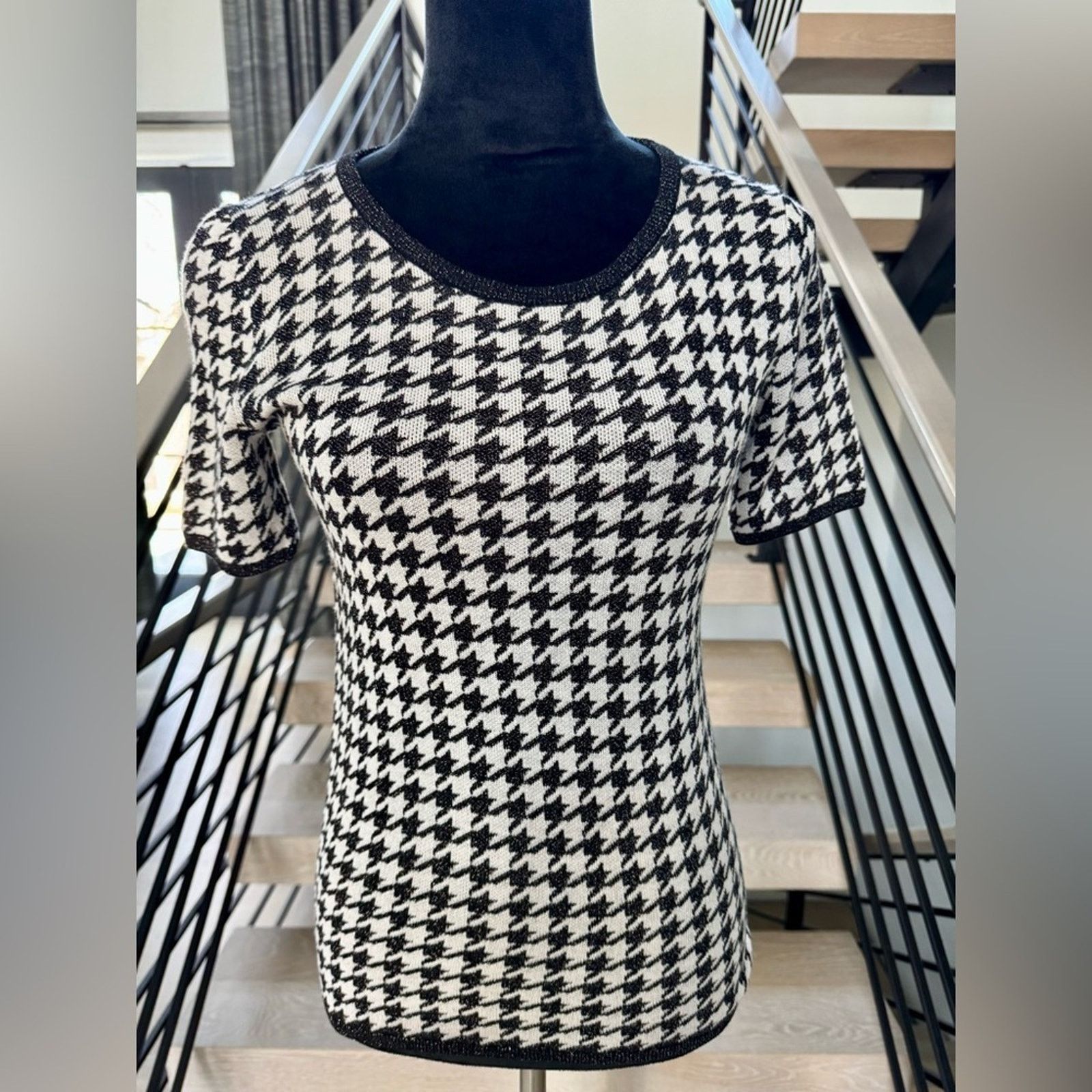 Ann Taylor Ann Taylor Stylish Black and White Houndstooth Tee size S Size S / US 4 / IT 40 - 4 Thumbnail