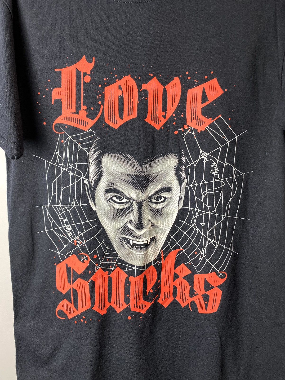 Band Tees Dracula Love Sucks Movie T Shirt Marvel Vintage Style Size US S / EU 44-46 / 1 - 2 Thumbnail