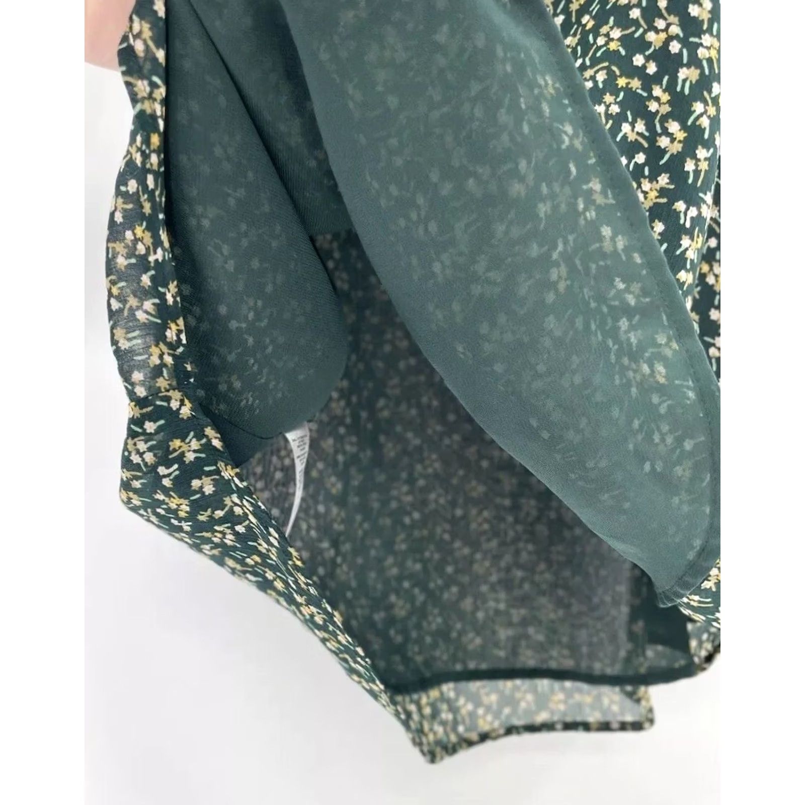 Loft LOFT Green Floral Short Ruffle Sleeve Blouse XS Chiffon Flutter Sleeve Round Neck Size XS / US 0-2 / IT 36-38 - 4 Thumbnail