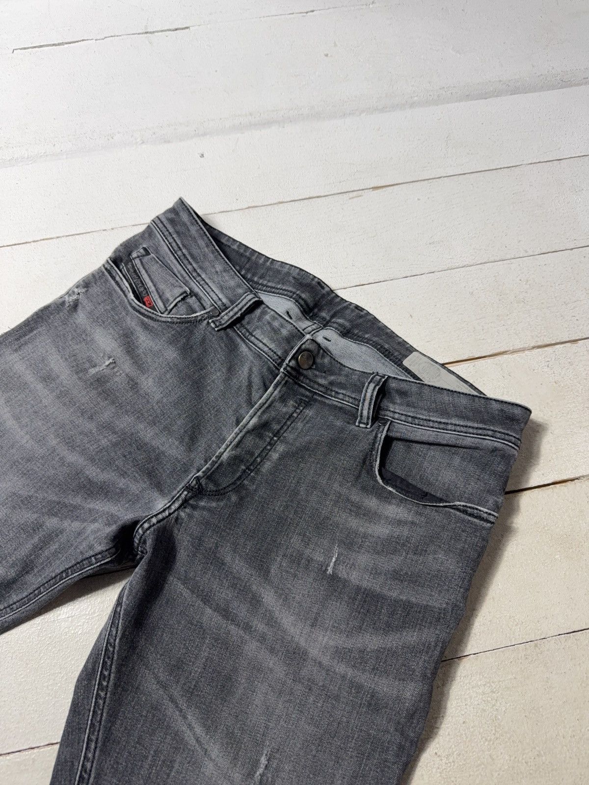 Diesel Luxury 00s Diesel Sleenker Grey Wash Skinny Jeans Knee Rip Size US 33 - 8 Thumbnail