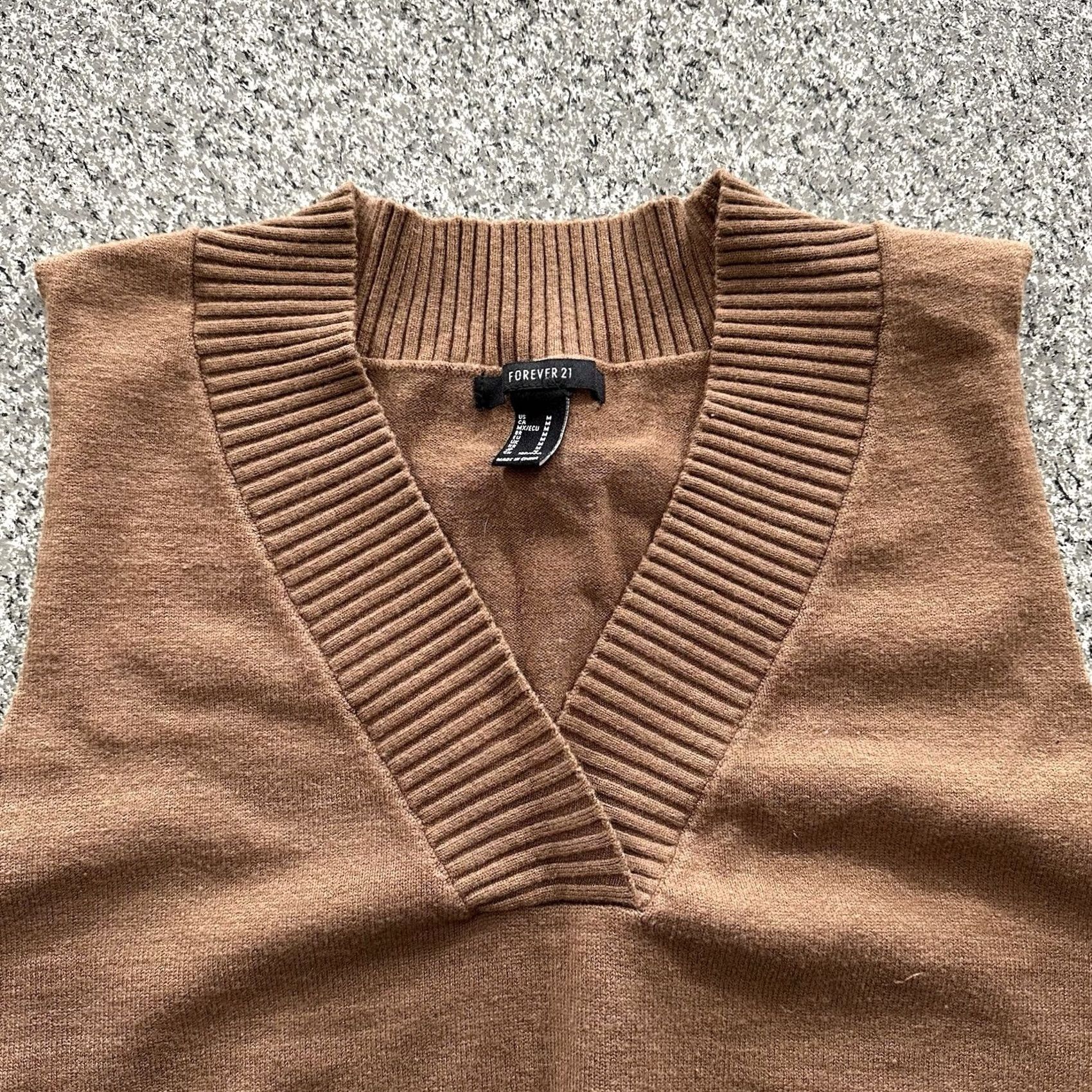 Forever 21 FOREVER 21 Sweater Vest Womens M Brown Knit V Neck Shirt Vest M Brown Knit Size M / US 6-8 / IT 42-44 - 2 Thumbnail