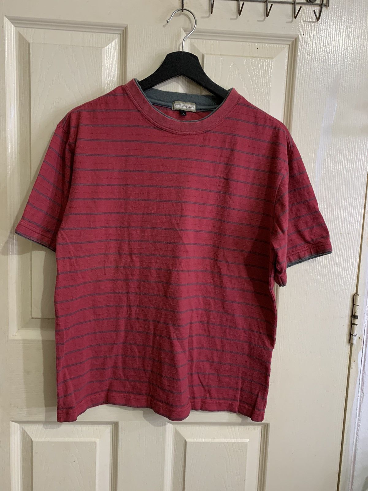 Vintage Vintage Red Stripe Vintage Club Stranger Things Skate shirt Size US L / EU 52-54 / 3 - 1 Thumbnail